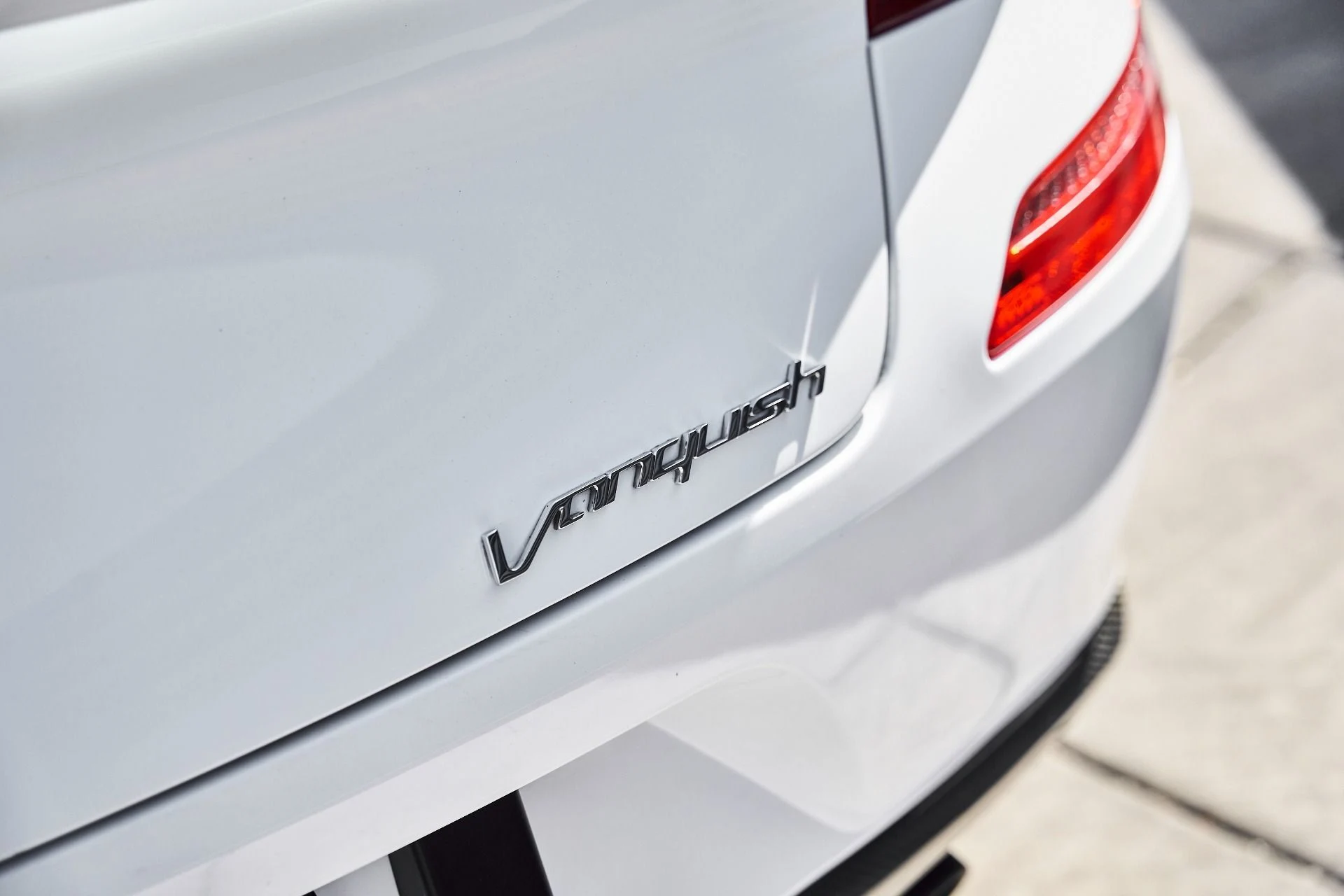 mph014_2677330_Used_2017_Aston_Martin_Vanquish_Volante_1773797498_078b9fe4e2