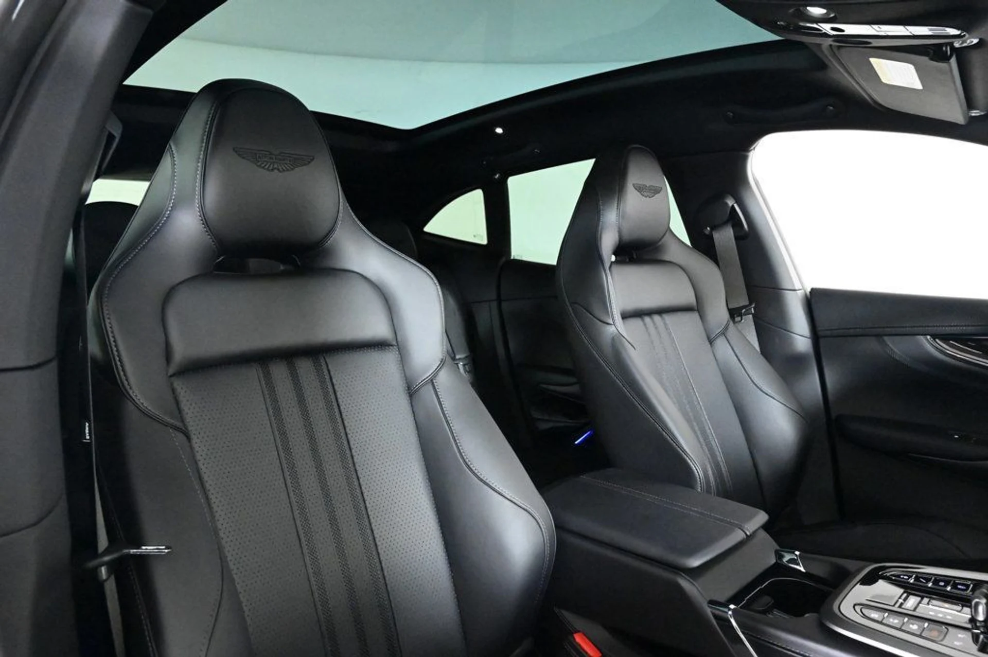 mph014_2682248893_new_2026_aston_martin_dbx_707awd_11350_22968751_15_1024_4d0cc7cef8