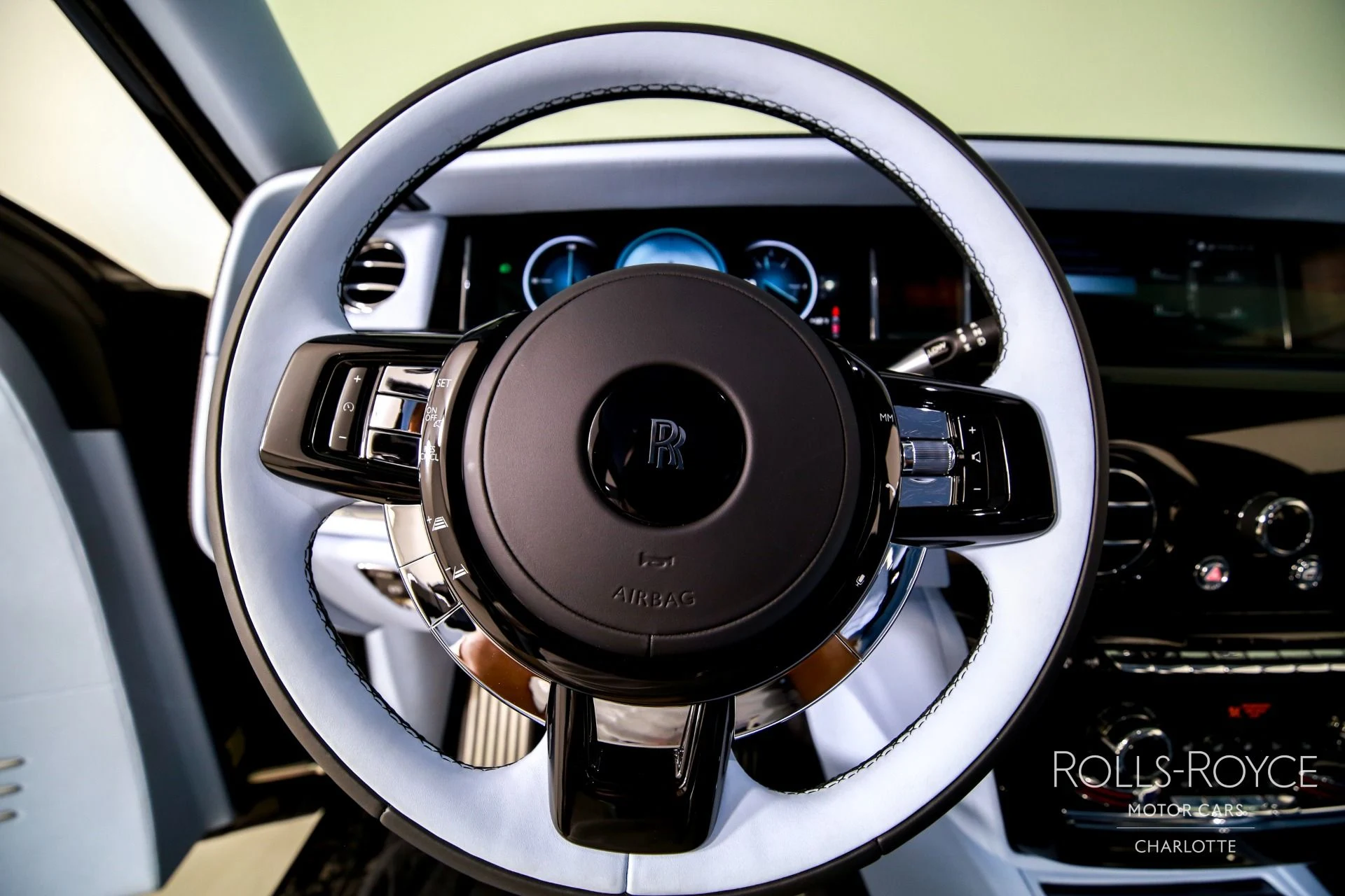 mph014_2682996052_Used_2026_Rolls_Royce_Phantom_1776091031_e5a746cbfe