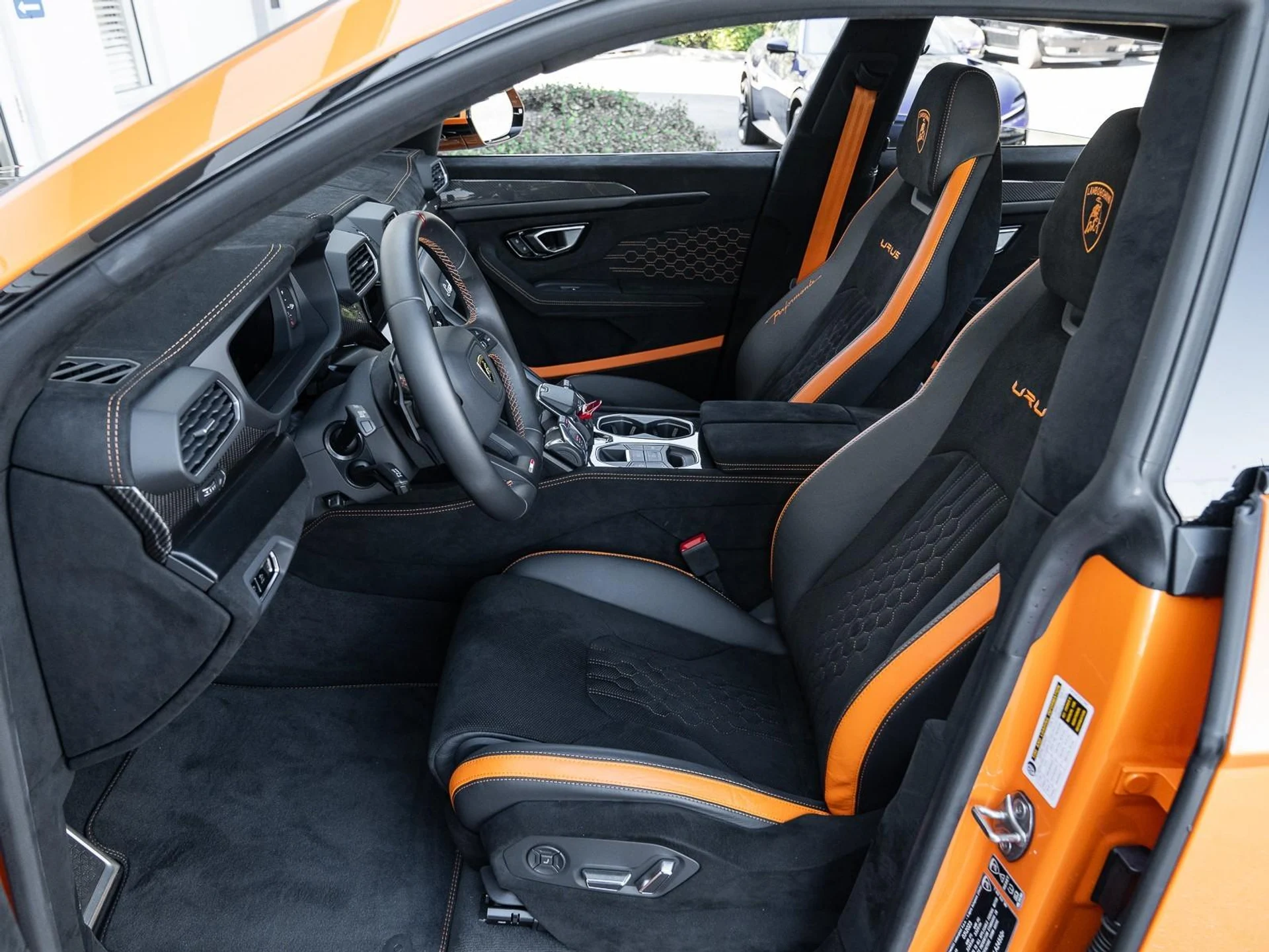 mph014_2684035726_Used_2023_Lamborghini_Urus_Performante_1763068018_2f39d90f60