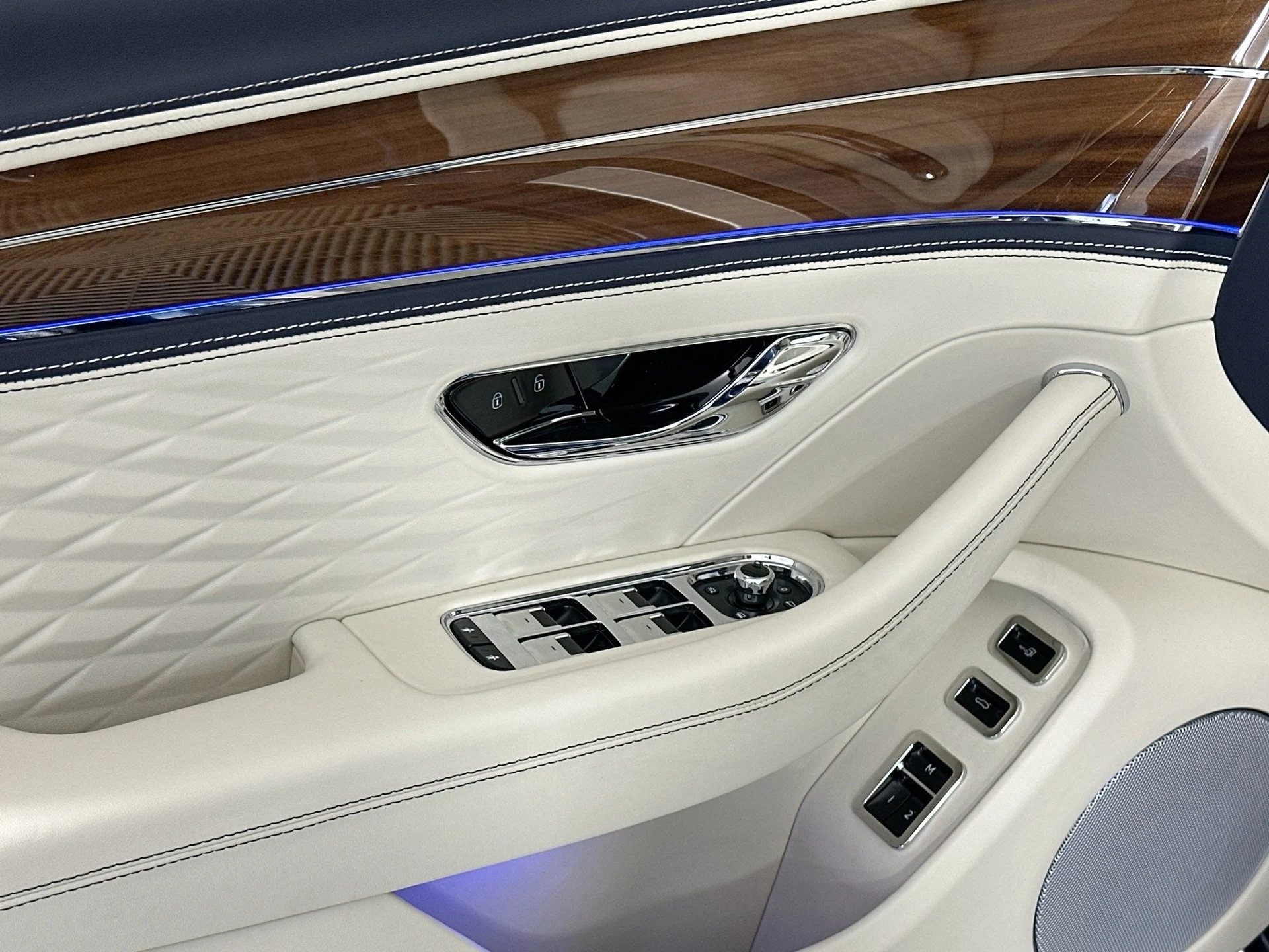 mph014_2686494359_15_02f731a8bd