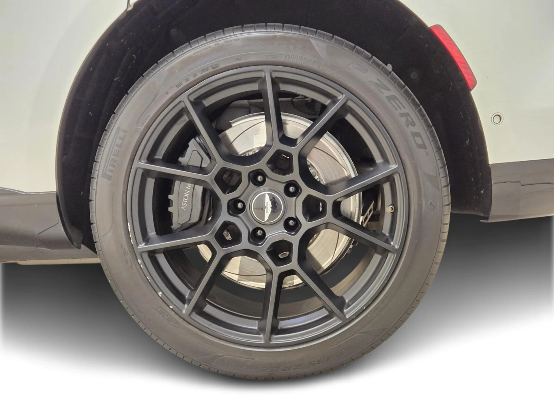 mph014_2700810002_Used_2021_Aston_Martin_DBX_1753164318_d107fd4068