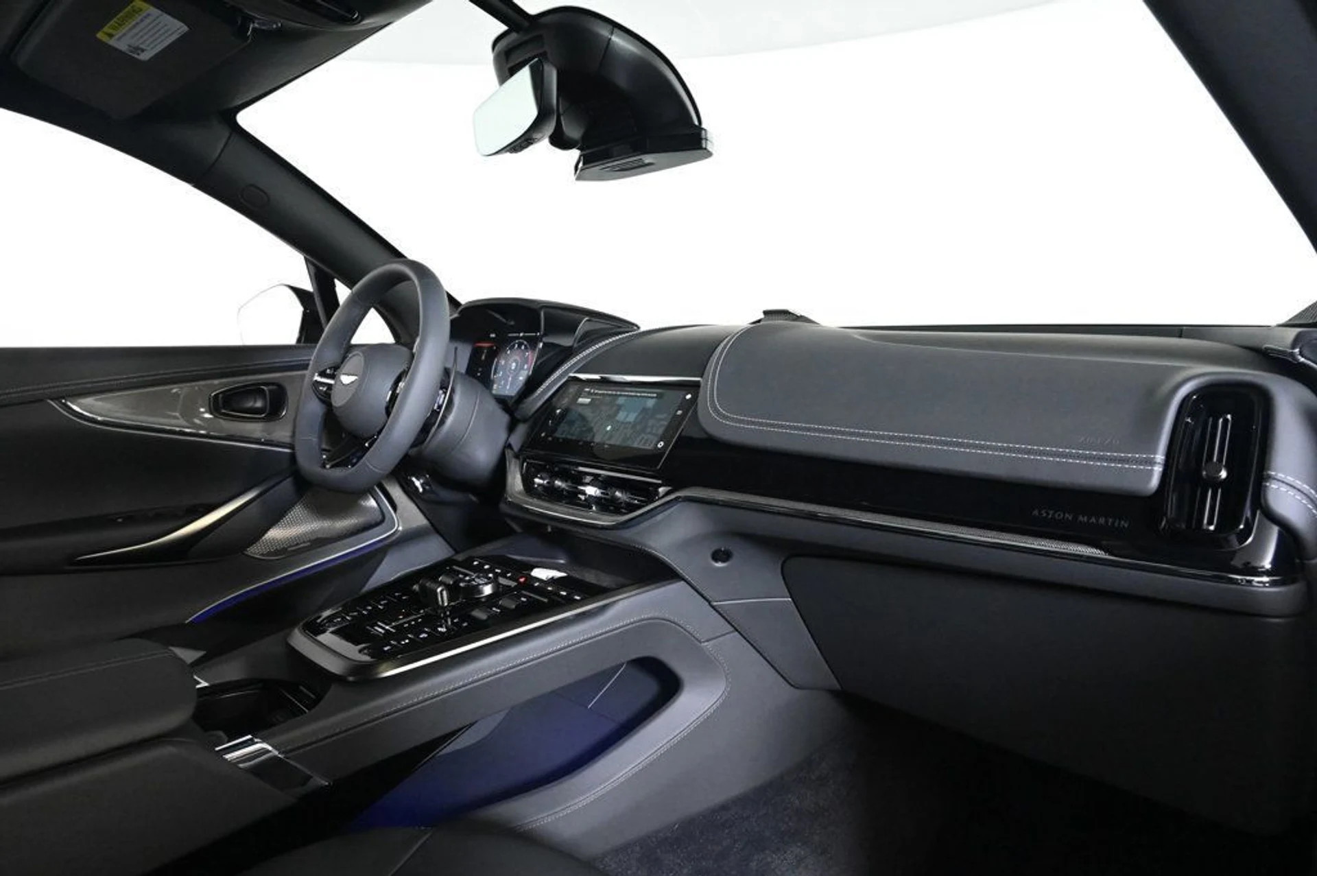 mph014_2701123907_new_2026_aston_martin_dbx_sawd_11350_23000820_14_1024_607f7f4812