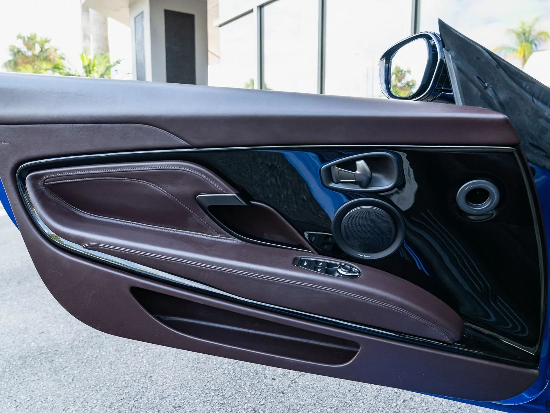 mph014_2720849063_Used_2020_Aston_Martin_DBS_Superleggera_1761685608_879e3d0c58