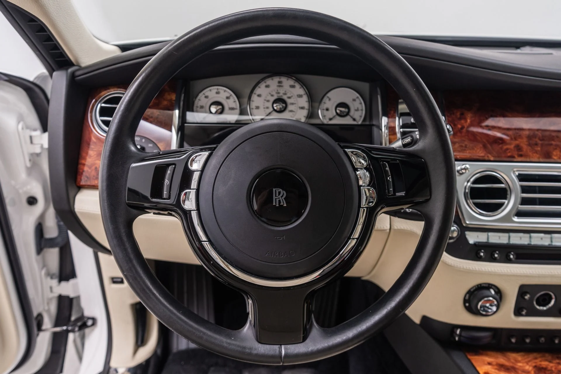 mph014_2725791038_Used_2010_Rolls_Royce_Ghost_1777319383_3feb612612