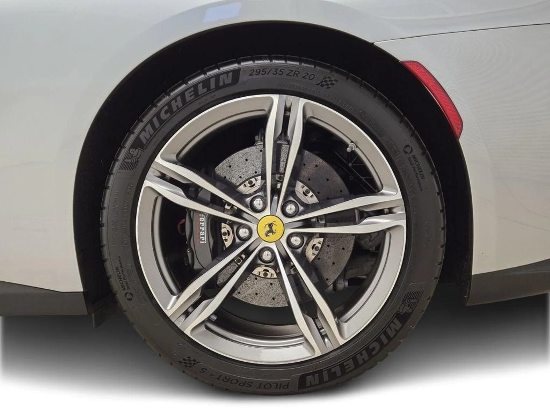 mph014_2729791973_Used_2017_Ferrari_GTC_4_Lusso_V12_1783509842_8bd3dd58d5