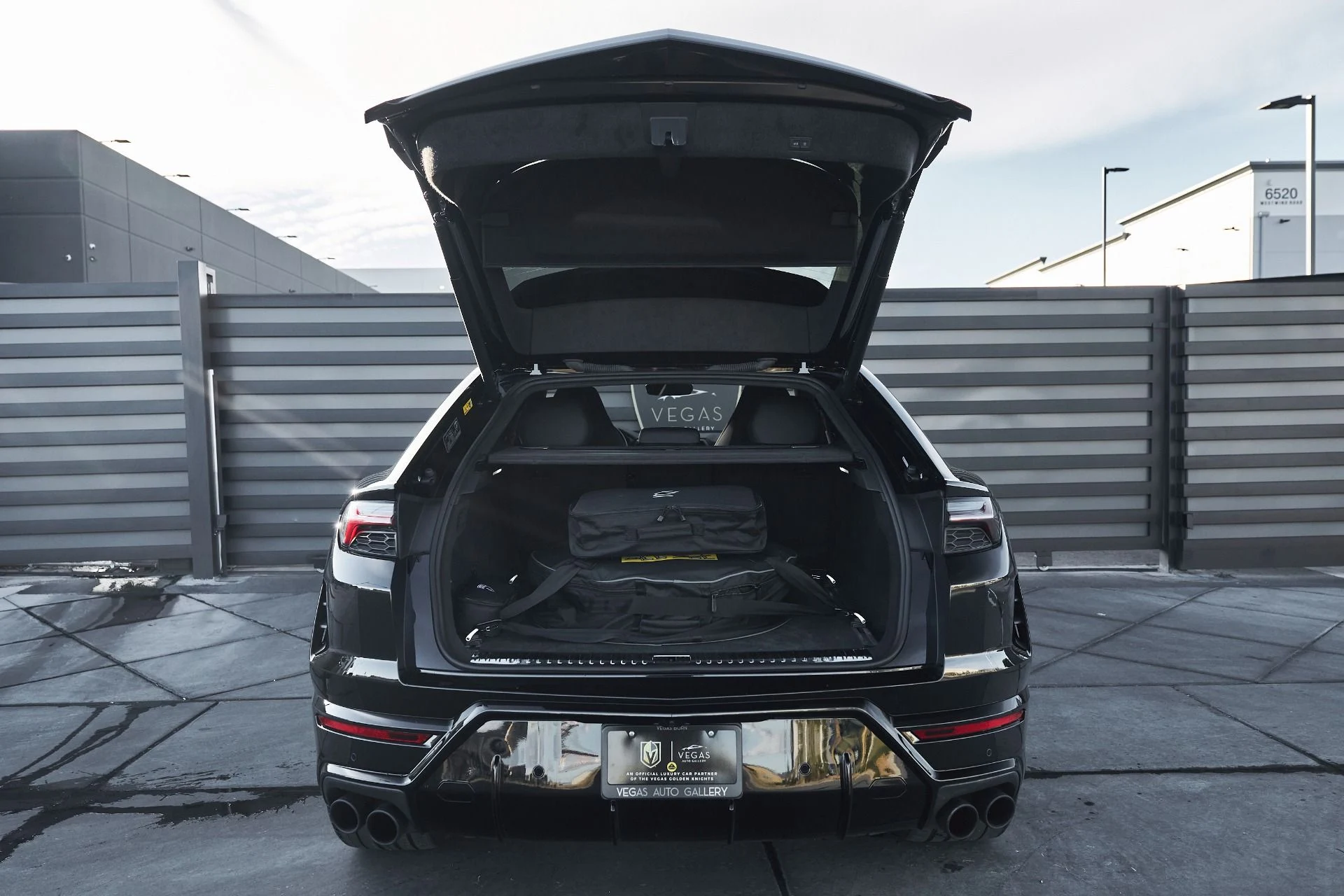 mph014_2732106408_Used_2025_Lamborghini_Urus_SE_1767720837_b9fb18676a