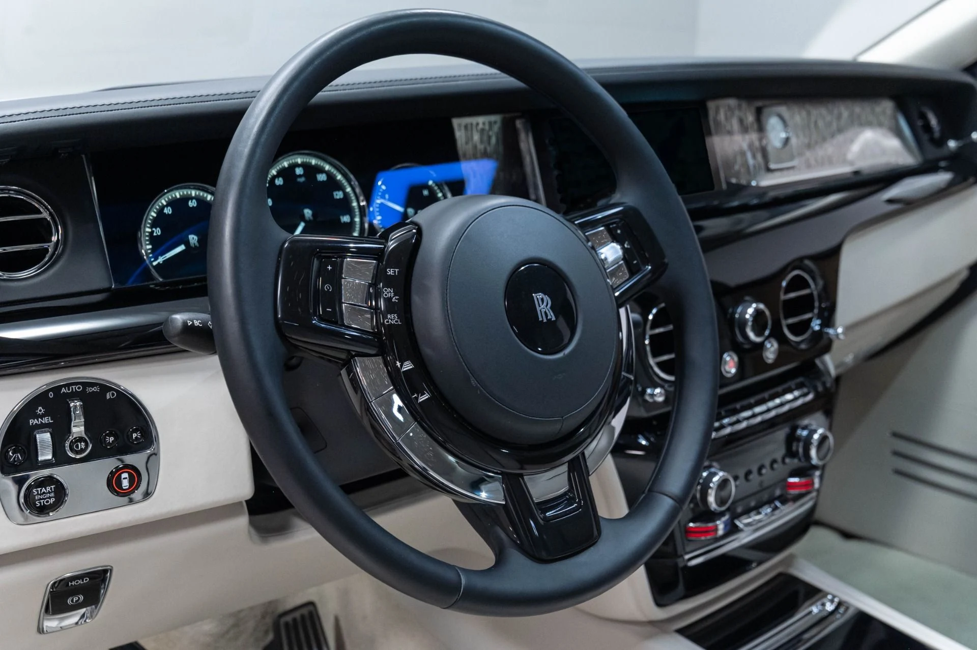 mph014_2747503346_Used_2019_Rolls_Royce_Phantom_1784063951_4692fff3c5