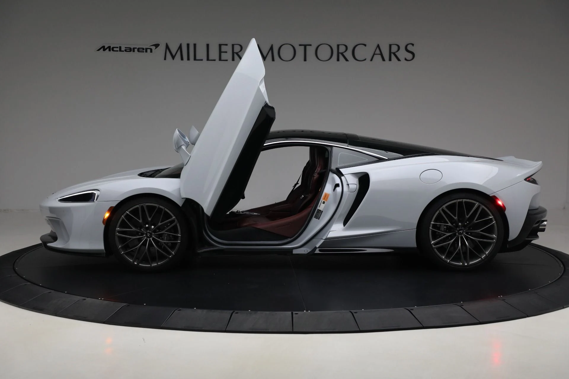 mph014_2750672151_Used_2023_Mc_Laren_GT_Luxe_7569734219