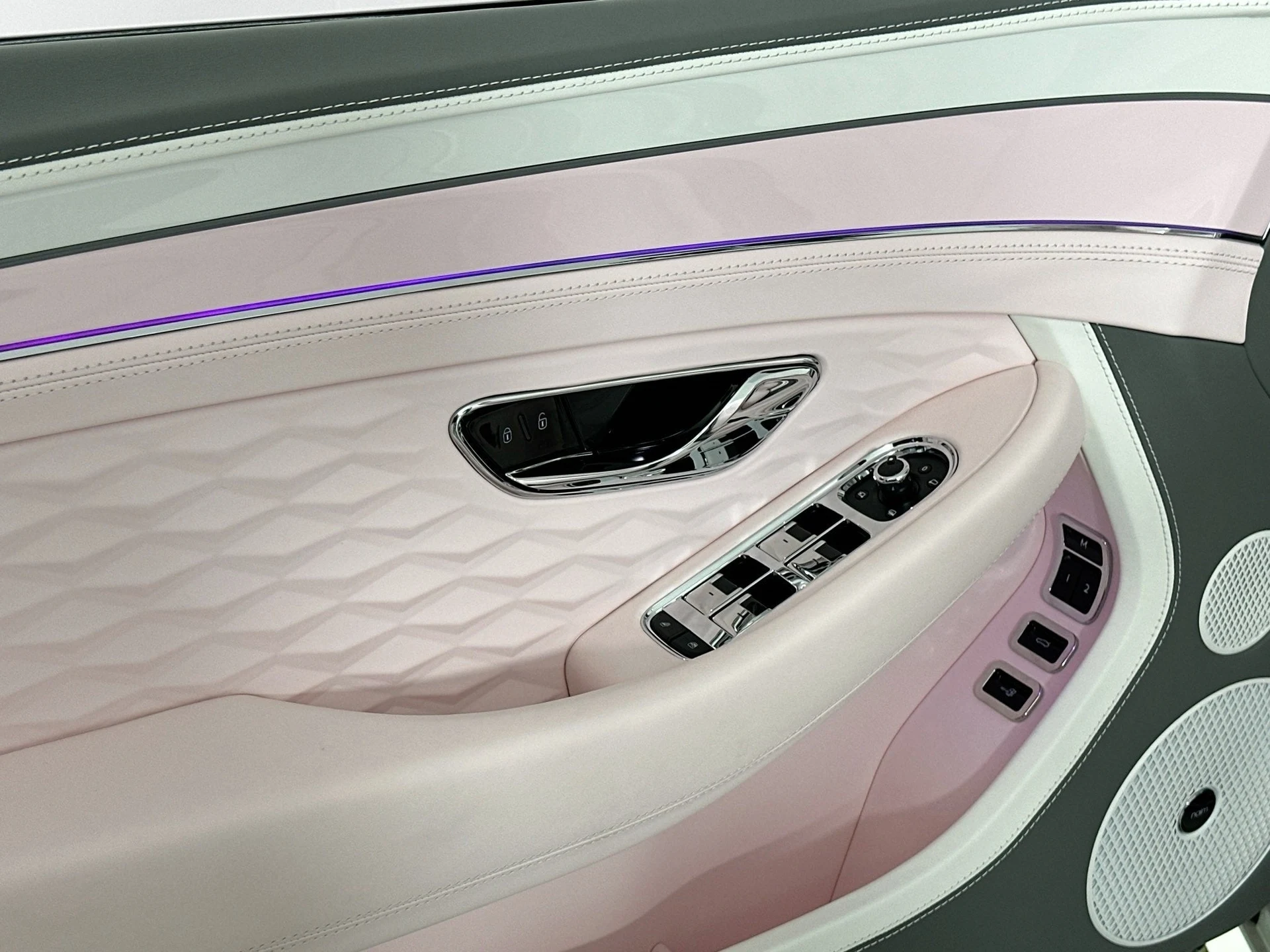 mph014_2751122566_15_1b0b2fa6c3