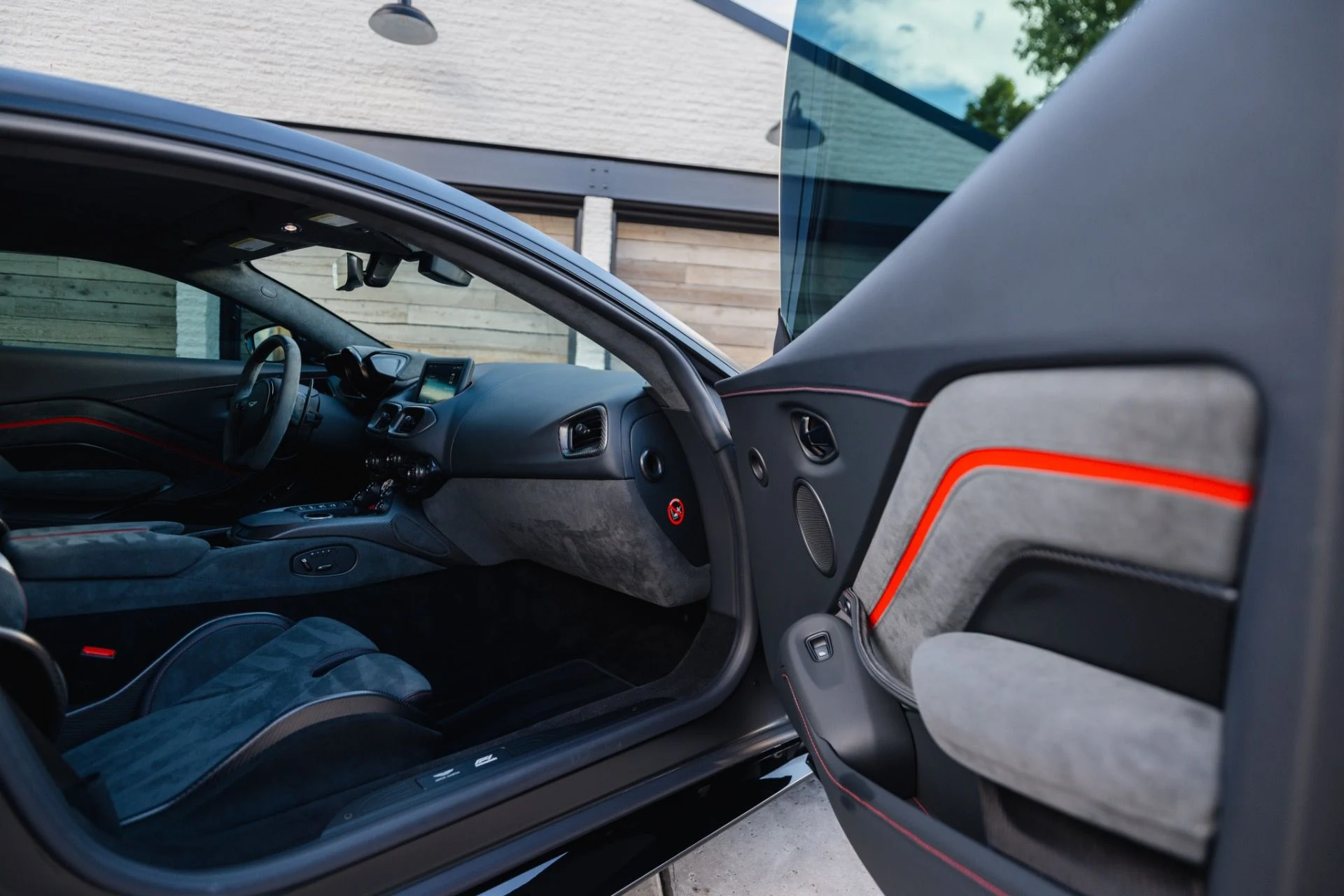 mph014_2754201411_Used_2023_Aston_Martin_Vantage_F1_Edition_1715792296_40763b431b