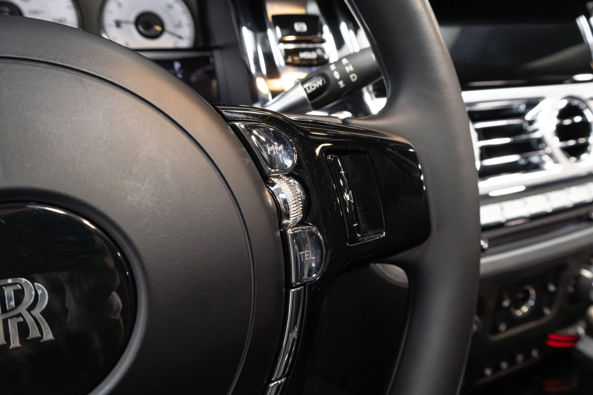 mph014_2755350371_Used_2011_Rolls_Royce_Ghost_Base_1762877304_dd4406e929