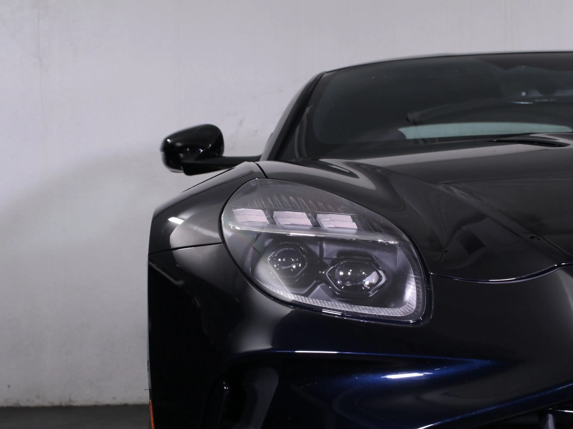 mph014_2756717231_New_2025_Aston_Martin_Vantage_1768457462_e8ca358443