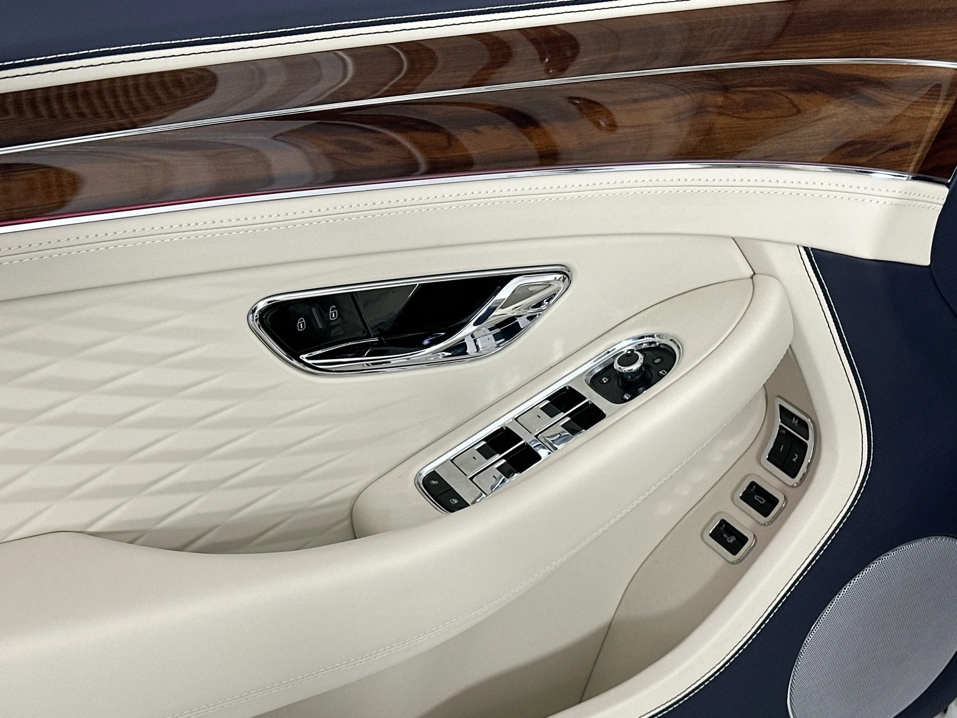 mph014_2757135962_15_ad89ed4168