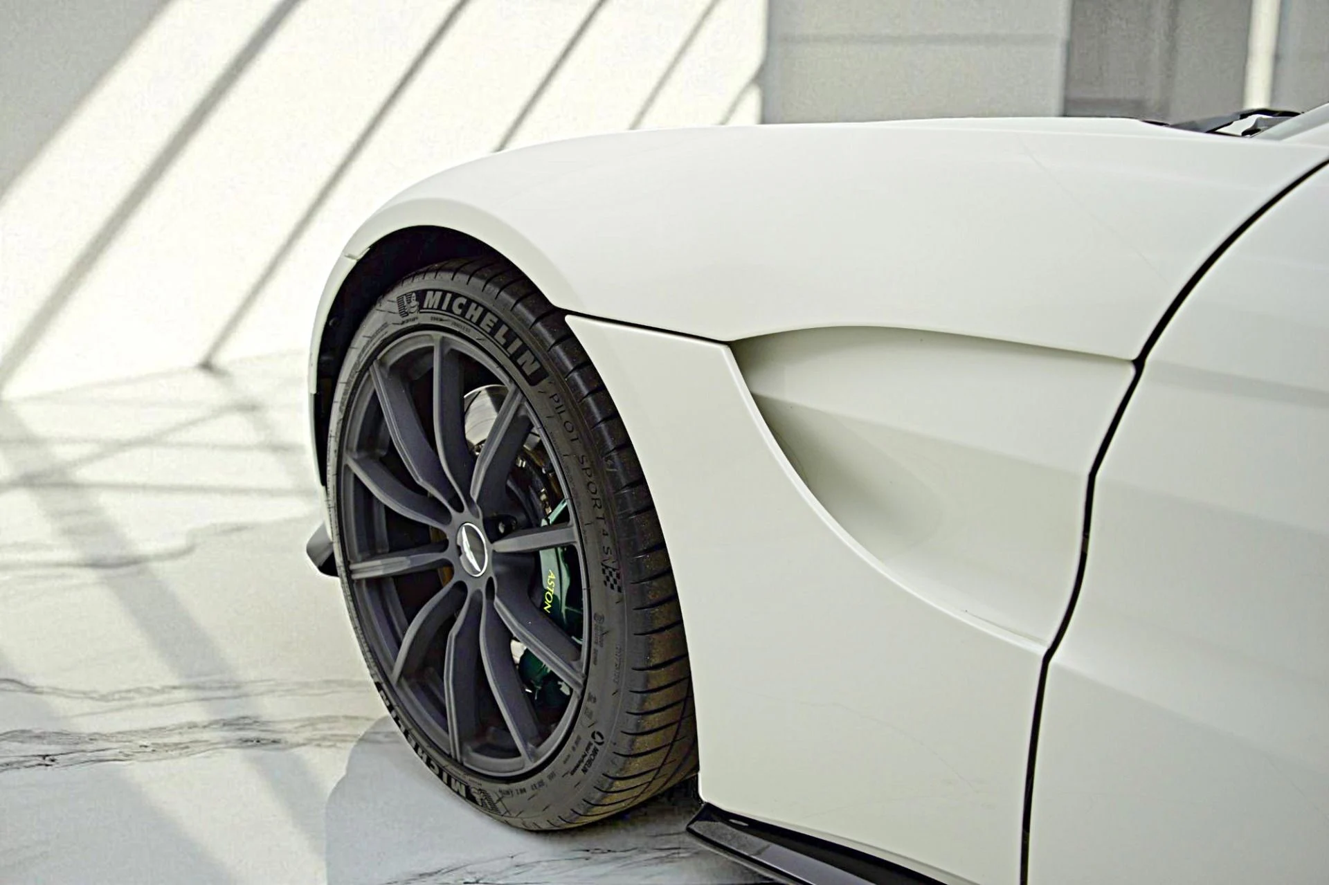 mph014_2769788666_Used_2019_Aston_Martin_Vantage_Coupe_c202943247
