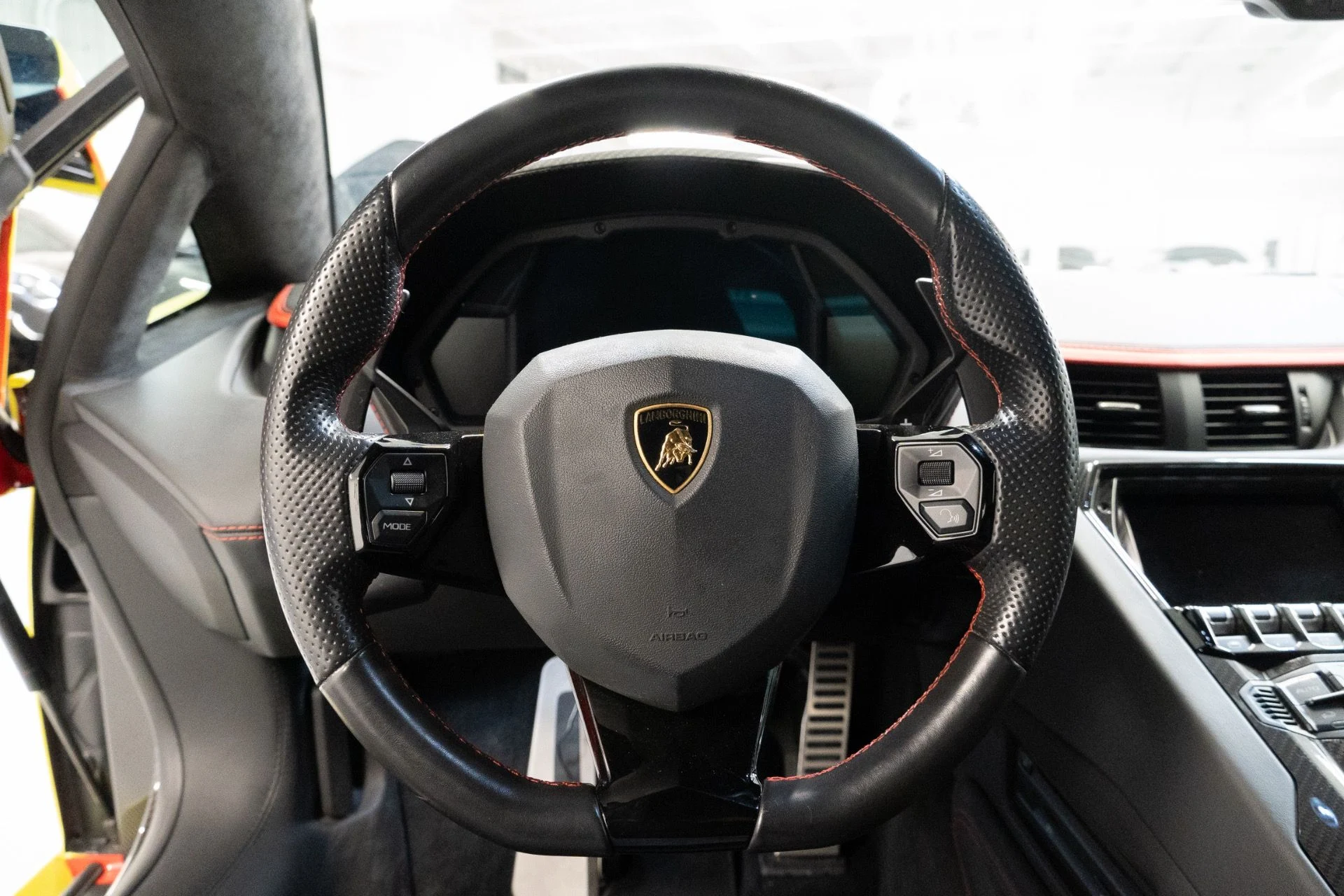 mph014_2770473311_Used_2018_Lamborghini_Aventador_LP_740_4_S_1772662889_769df50b00