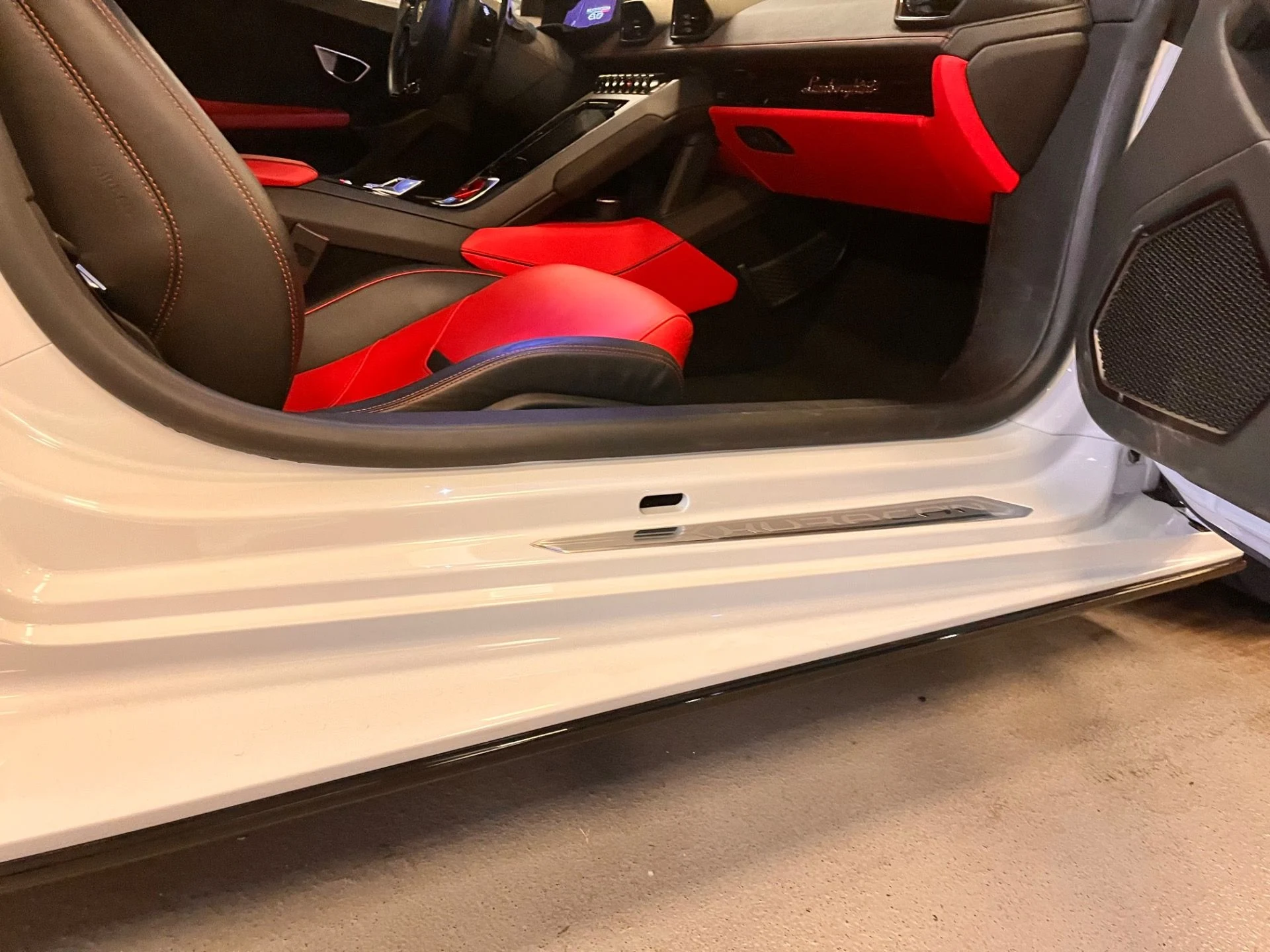 mph014_2777216593_Used_2021_Lamborghini_Huracan_EVO_1742583330_7156bd8890