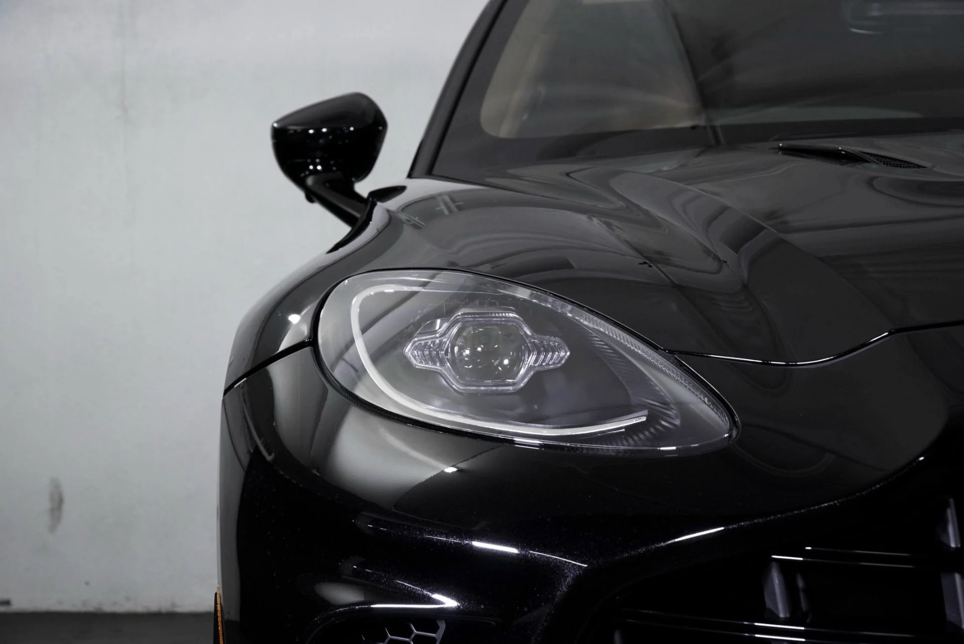 mph014_2786809037_New_2026_Aston_Martin_DBX_707_1769661941_afe046e449