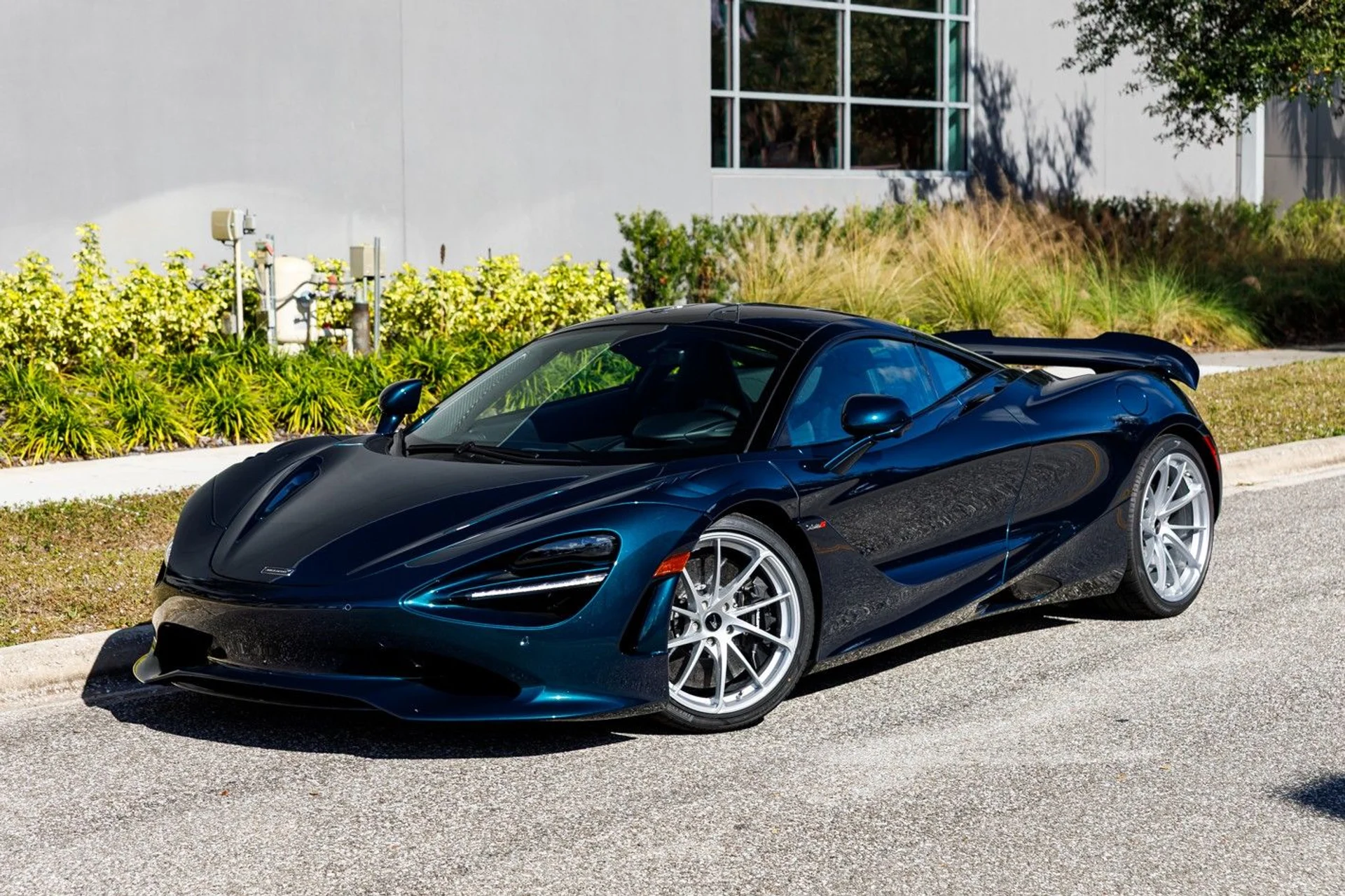 mph014_278781643_646_p15_l_3b6e51f080