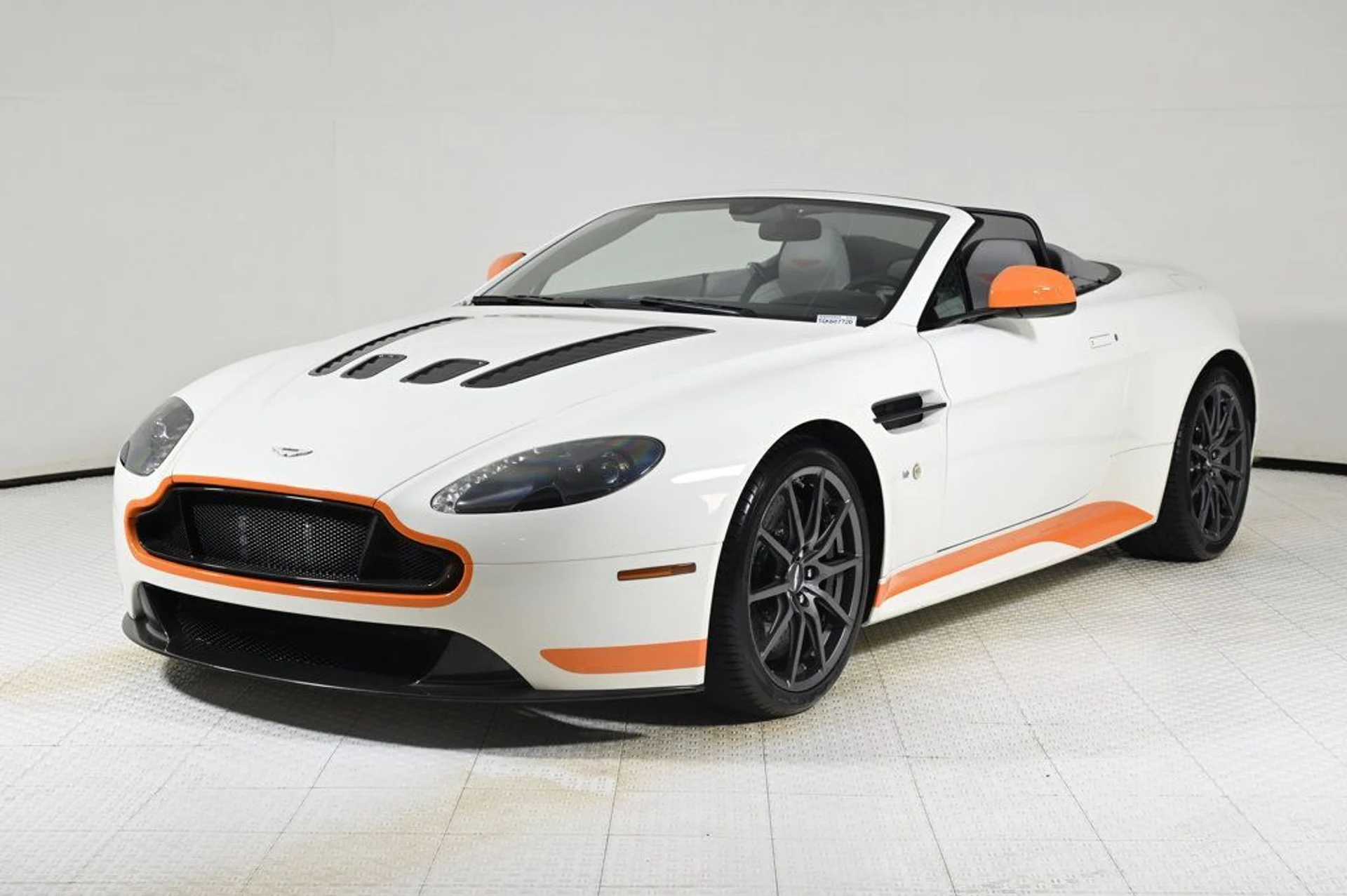 mph014_280313785_used_2017_aston_martin_v12_vantage_s_11350_22970914_14_1024_25e65cfbcc