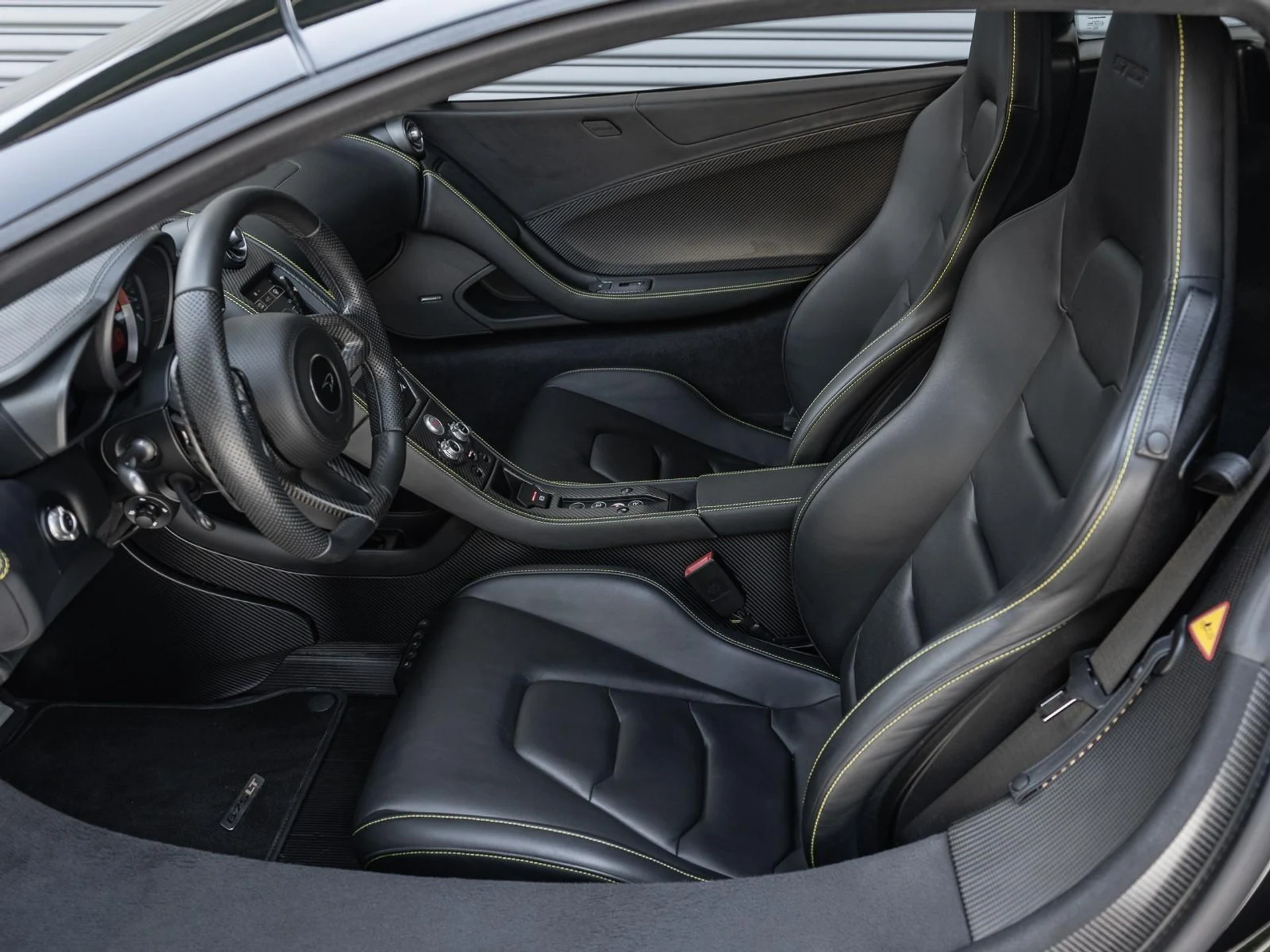 mph014_28067814_Used_2016_Mc_Laren_675_LT_2dr_Cpe_1766437605_bd92b0fa2e