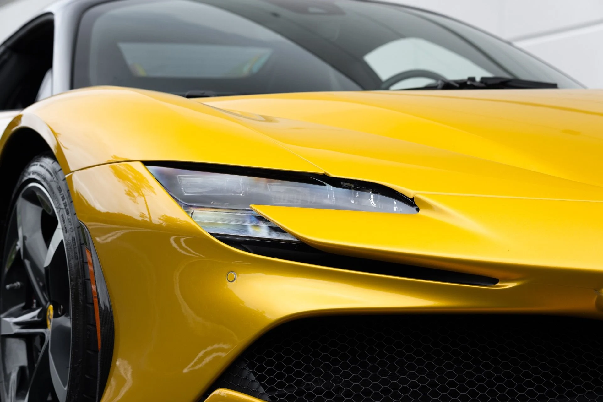 mph014_2809321162_Used_2022_Ferrari_SF_90_Spider_1775626389_d0ada1d63a