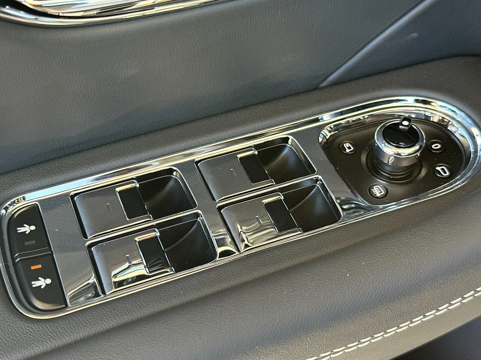 mph014_2809447560_New_2025_Bentley_Flying_Spur_Speed_1760604013_015e1951bf