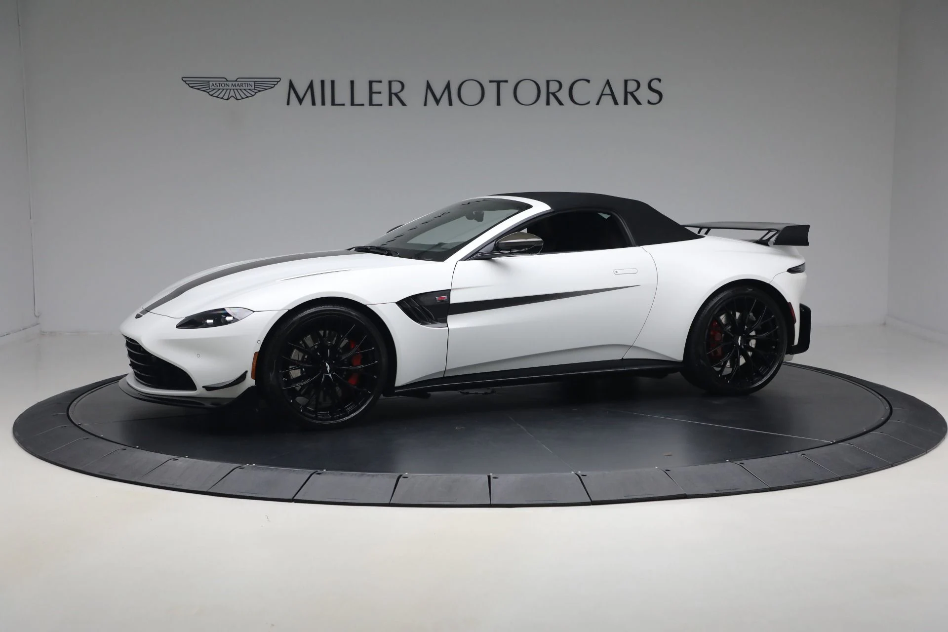 mph014_2826109688_Used_2023_Aston_Martin_Vantage_F1_Edition_1784727117_f15bcbc20f