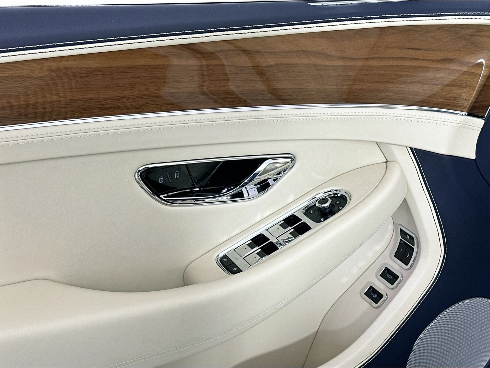 mph014_2832598628_15_ecf18ef579