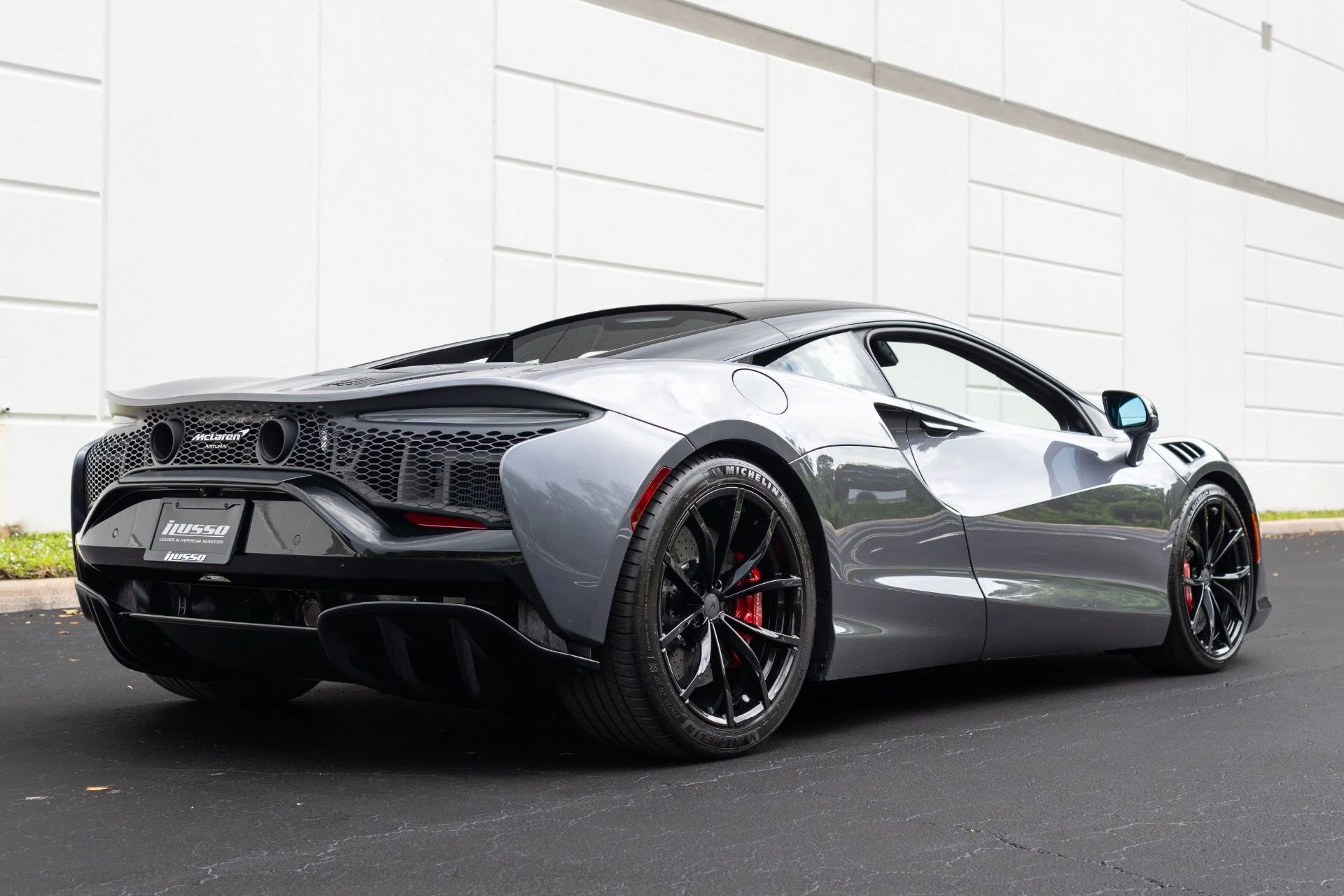 mph014_2838777774_Used_2023_Mc_Laren_Artura_1776712926_b3bb55eda9