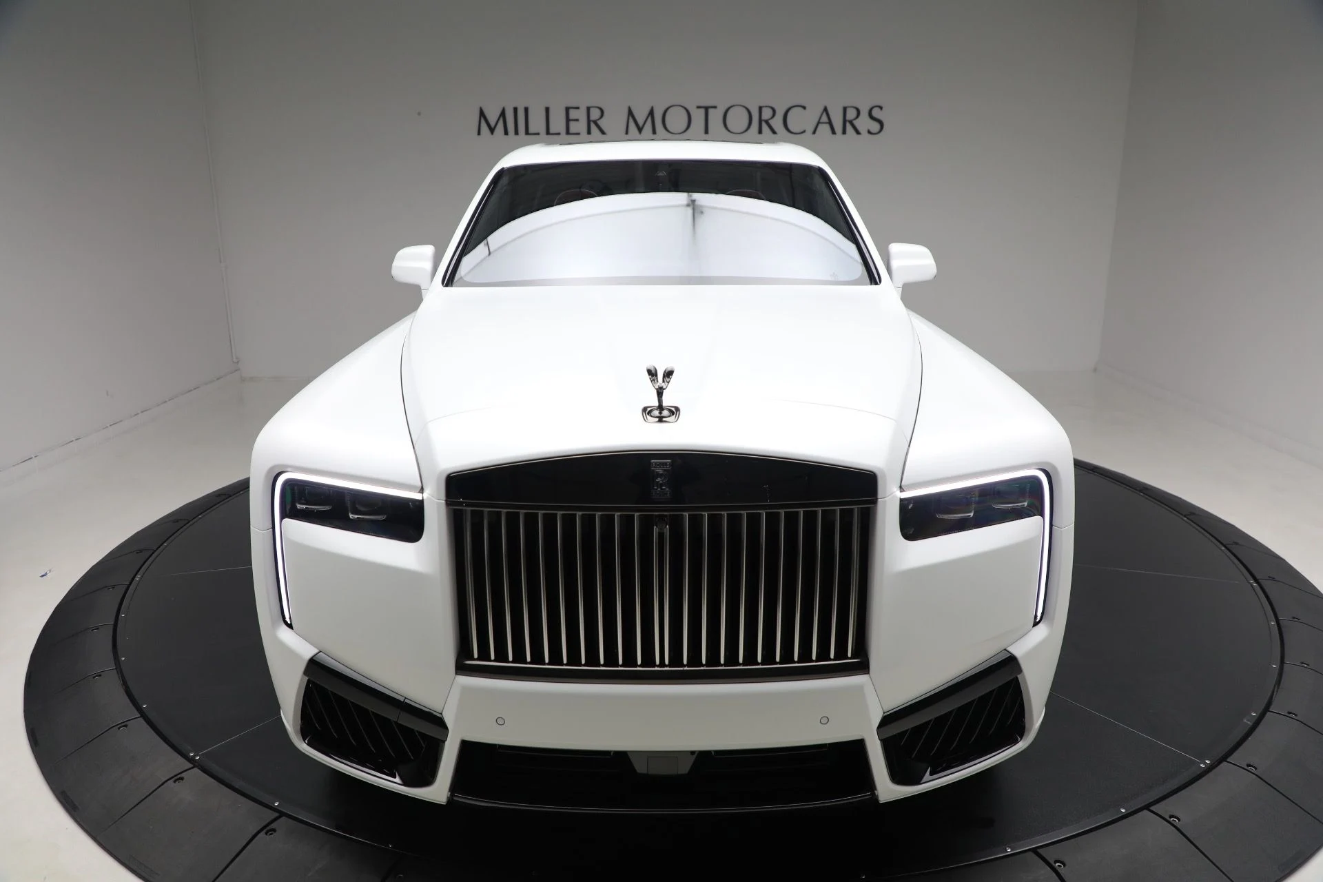 mph014_2840816994_Used_2025_Rolls_Royce_Black_Badge_Cullinan_4e34434057