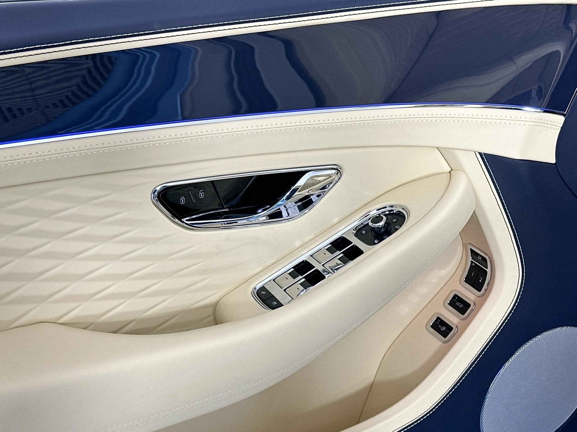 mph014_2846317653_15_104b195a76