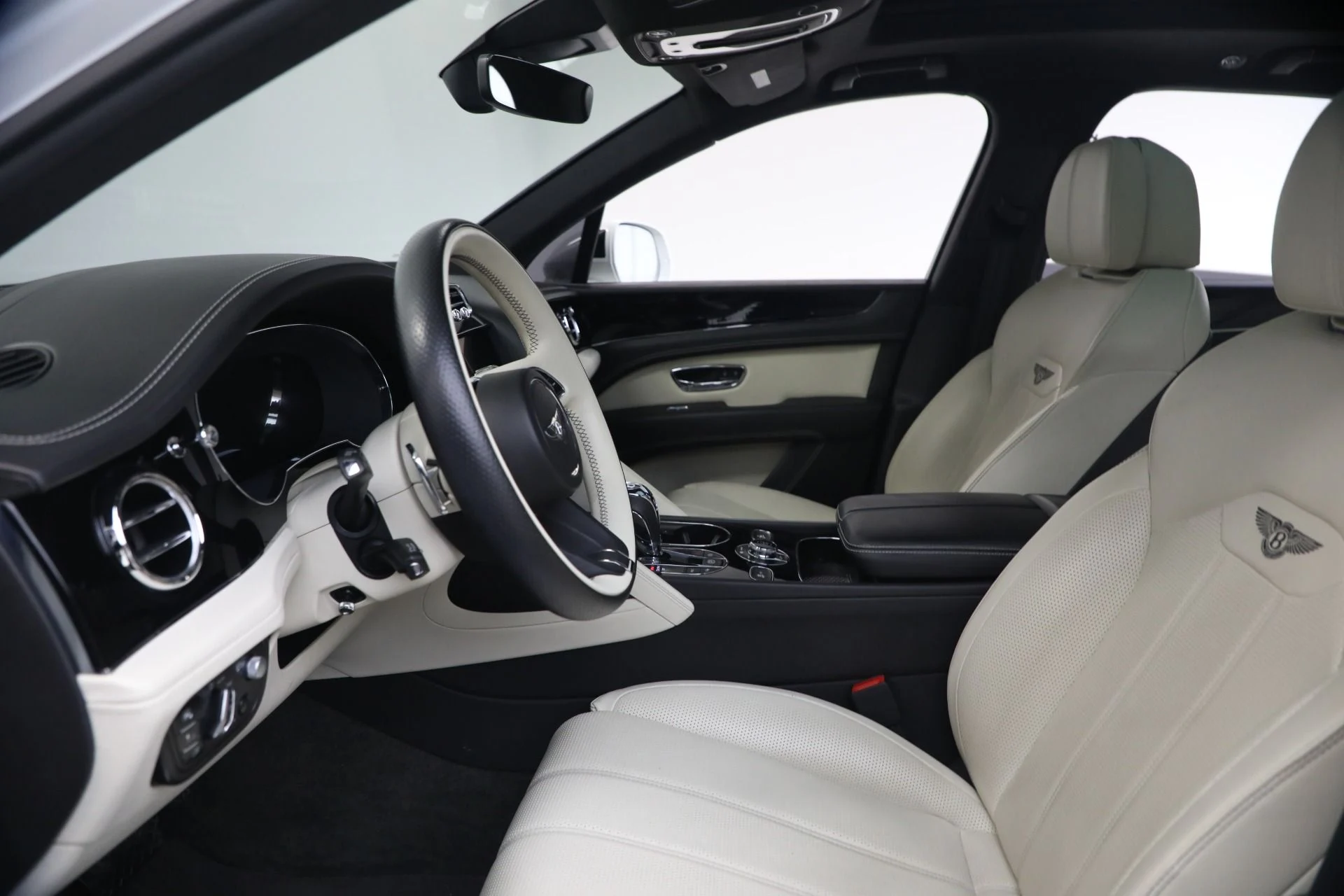 mph014_2847857465_Used_2023_Bentley_Bentayga_V8_1770079262_df807c2bb1