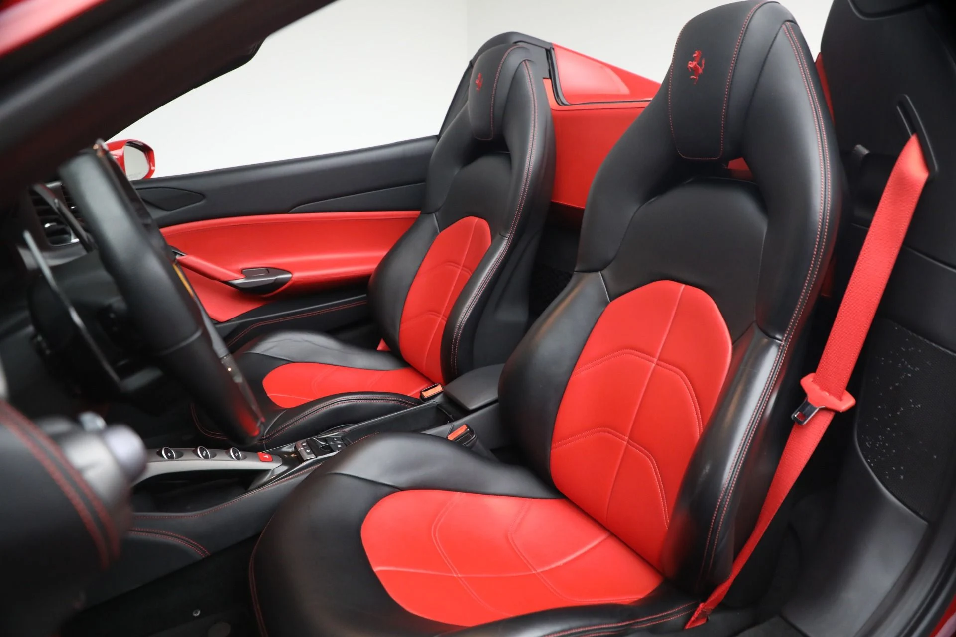 mph014_2854062045_Used_2019_Ferrari_488_Spider_1792598381_974228345f