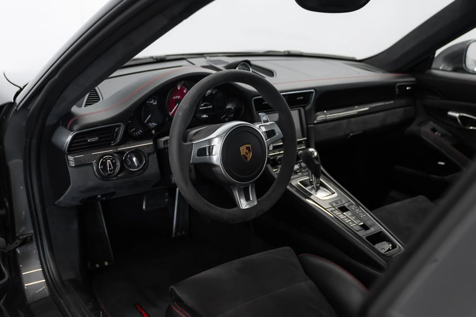 mph014_2856361330_porsche_911_carrera_2016_jpg_v_1762784075_6bea05c6fb