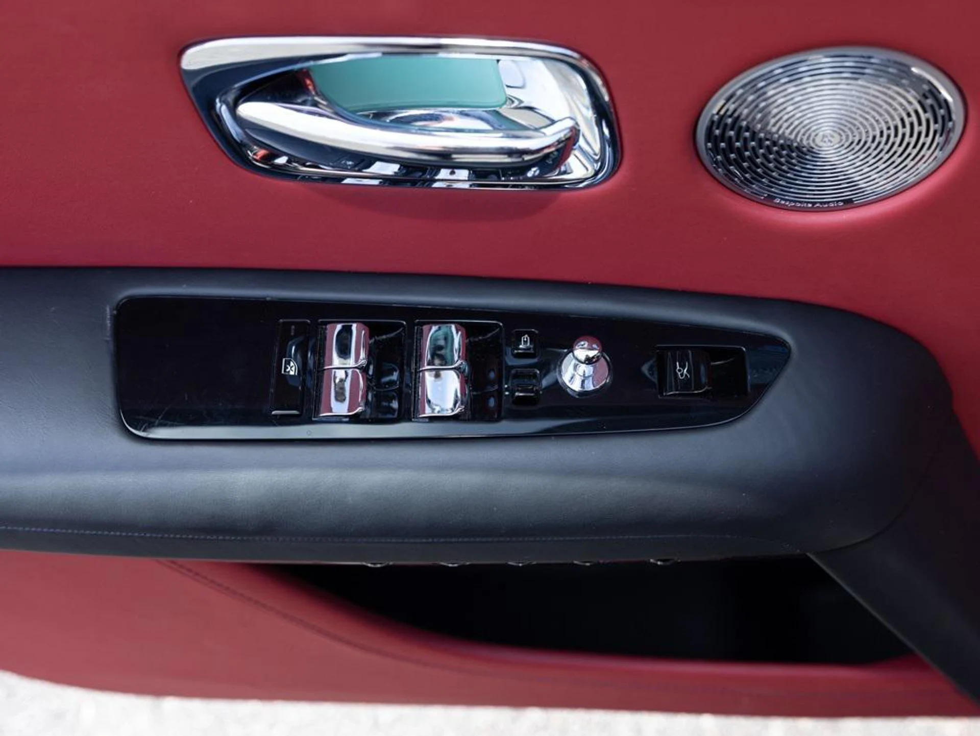 mph014_2862050066_409961674_67ee1b7f9573a91da42a2b50_083d0c2256