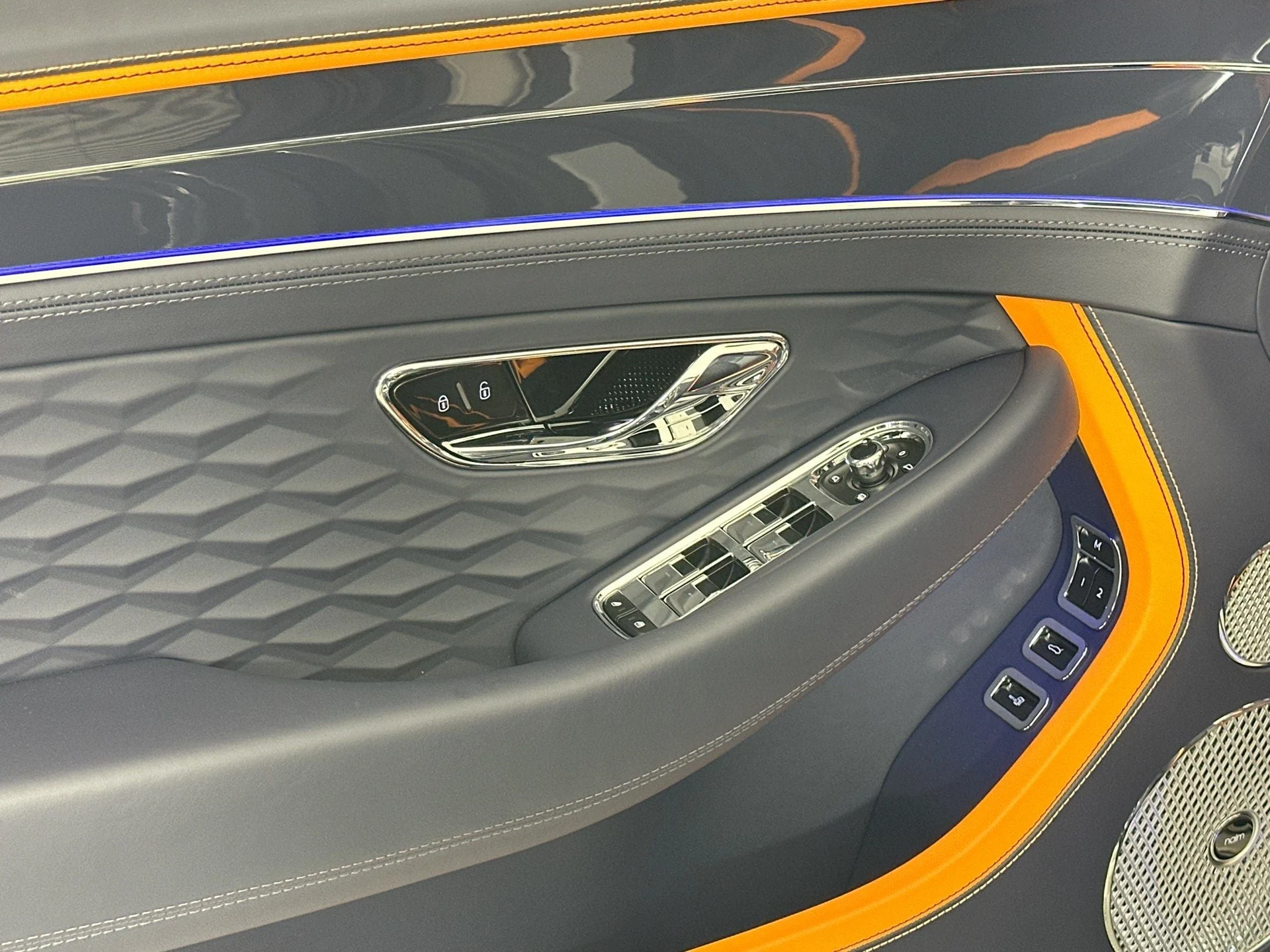 mph014_2862805992_15_b8be709042