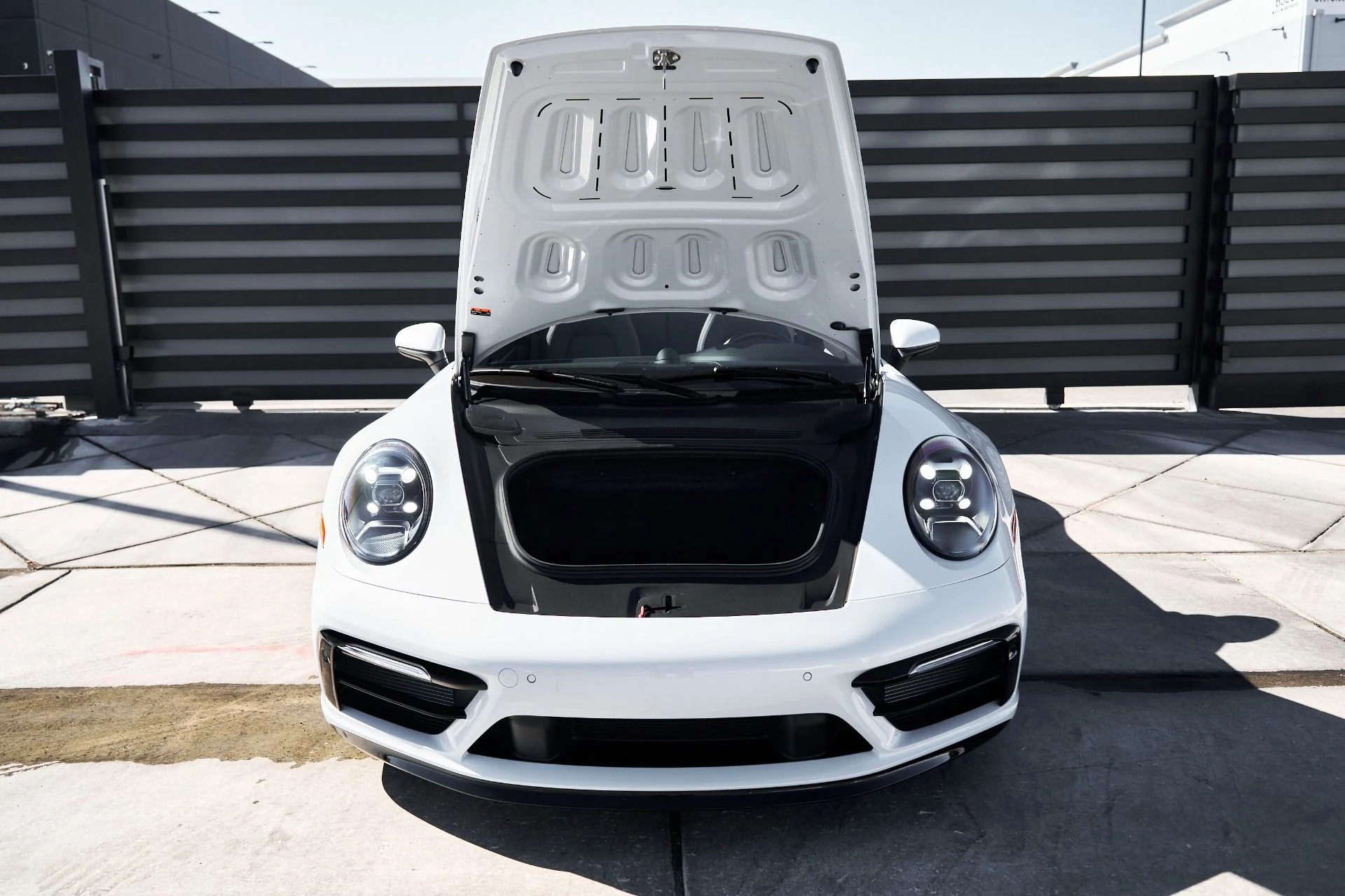 mph014_2870380108_Used_2024_Porsche_911_Carrera_4_S_1760665408_6d4d3d06ca