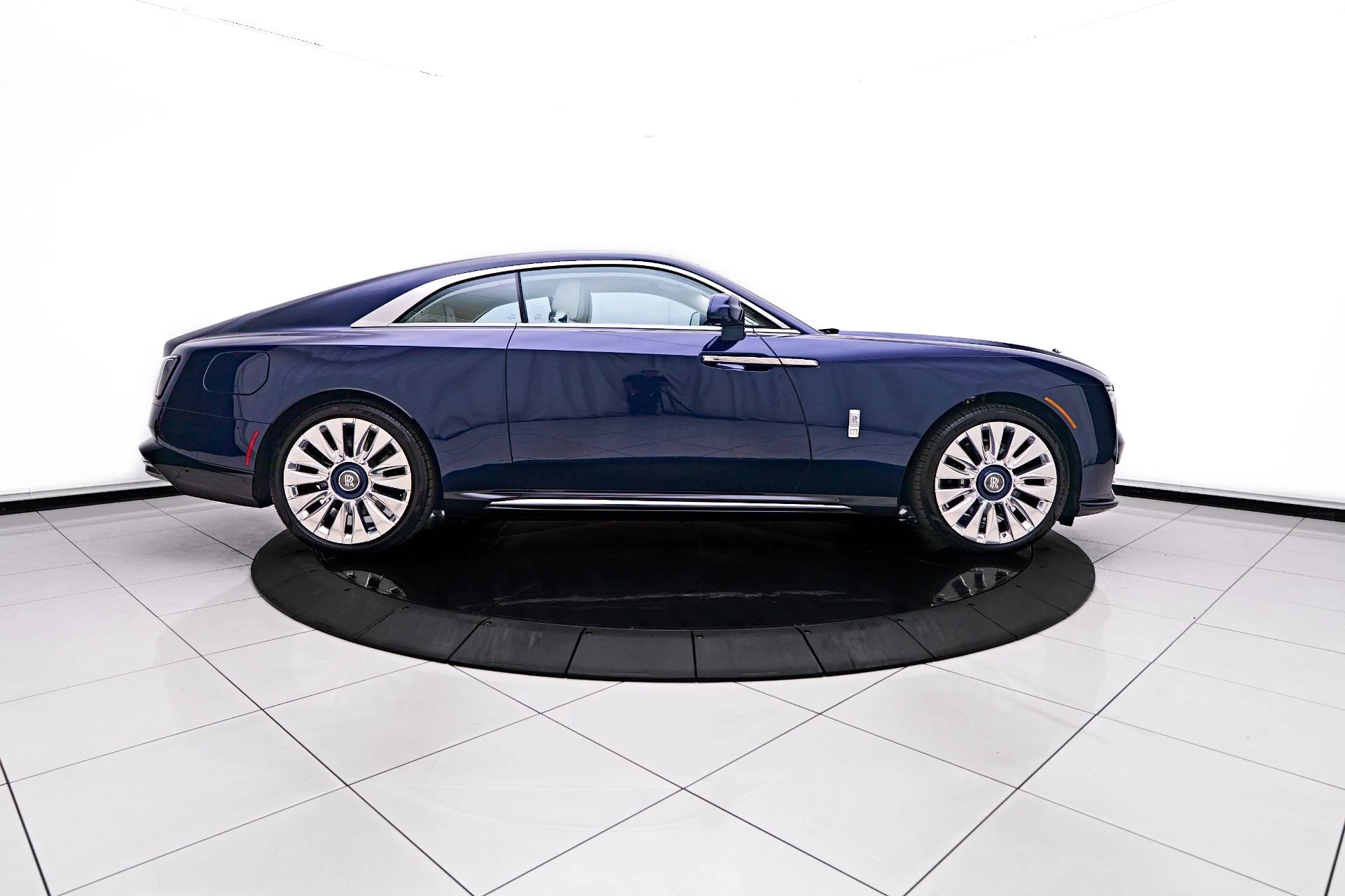 mph014_2870394492_Used_2024_Rolls_Royce_Spectre_1754161158_7a39708197