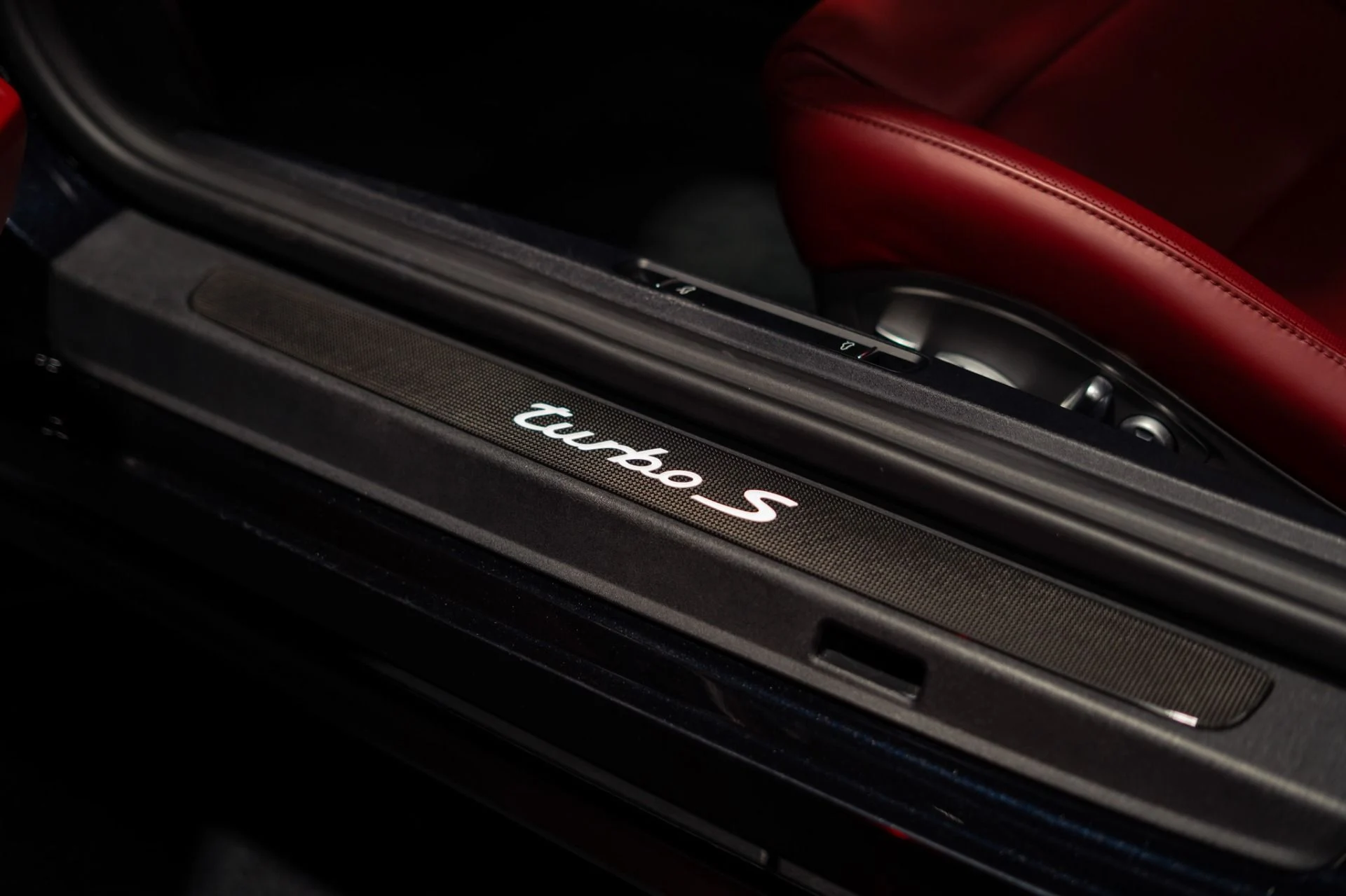 mph014_2871493555_Used_2017_Porsche_911_Turbo_S_Cabriolet_1784650214_a18c110d4d