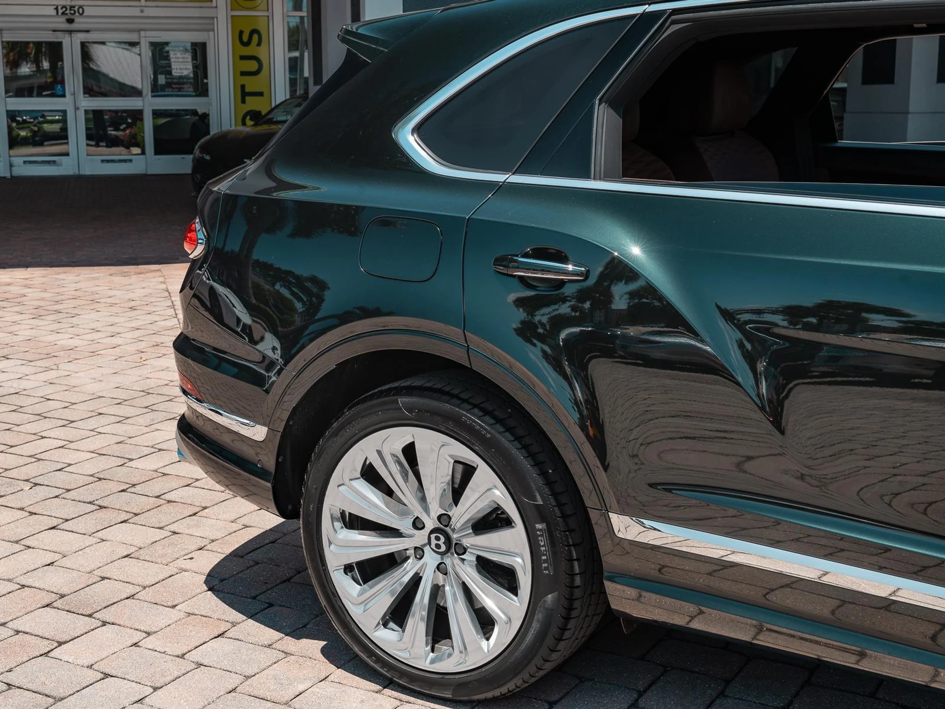 mph014_2872185892_Used_2023_Bentley_Bentayga_EWB_V8_1778364302_3540011e20