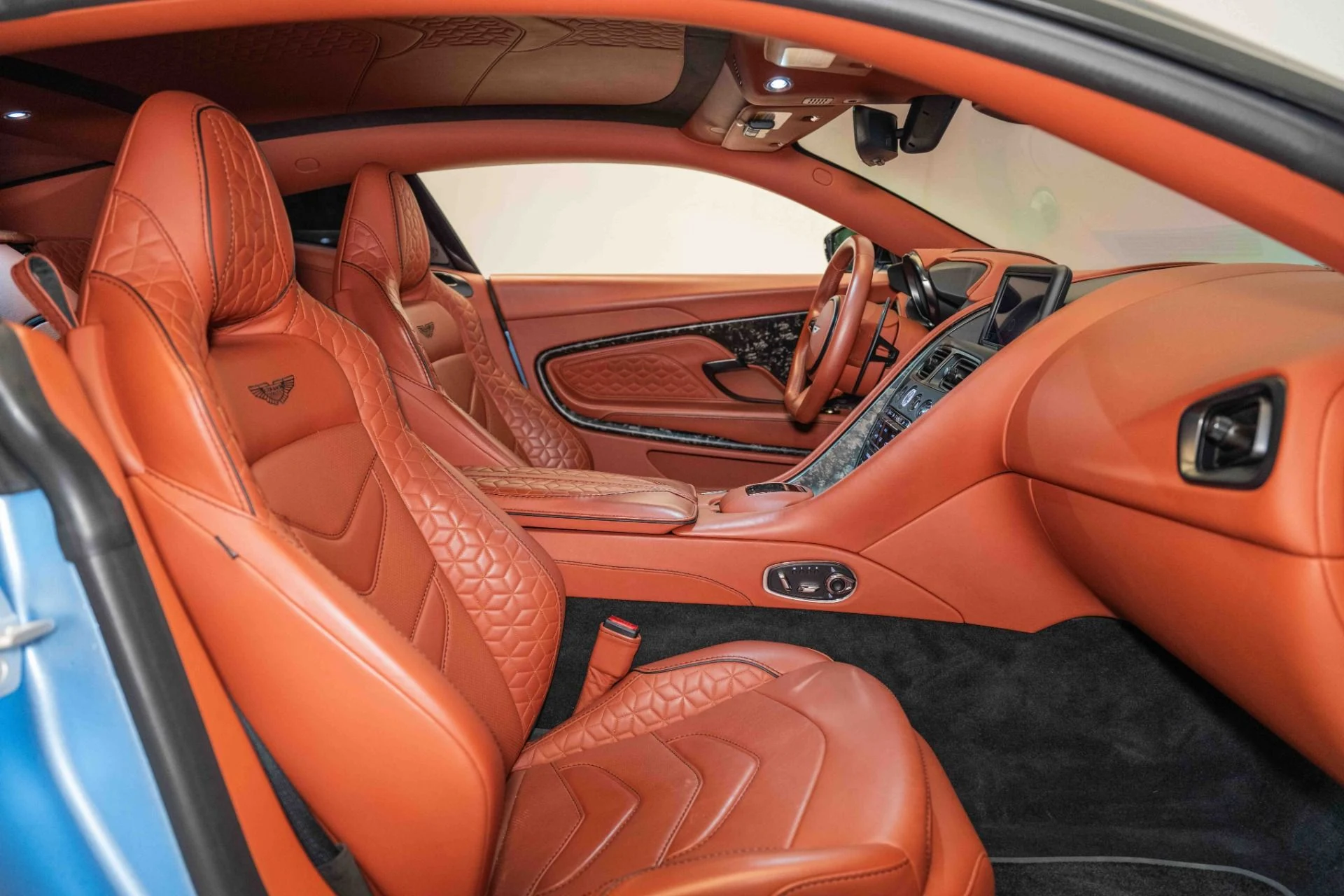 mph014_2877511108_Used_2019_Aston_Martin_DBS_Superleggera_1726670802_a8685c5a62