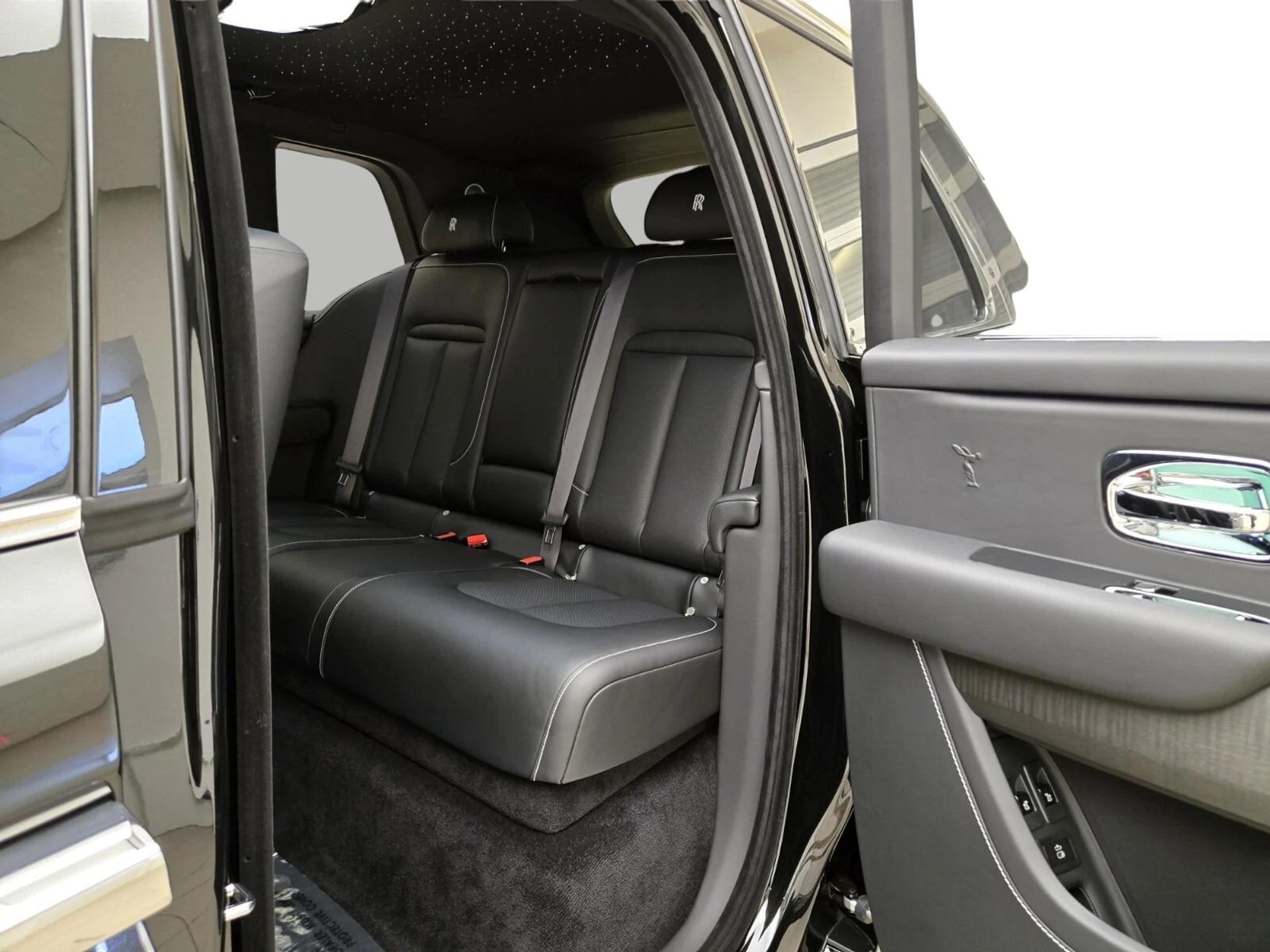 mph014_2880515871_New_2026_Rolls_Royce_Cullinan_1776230139_076a7a3fb5