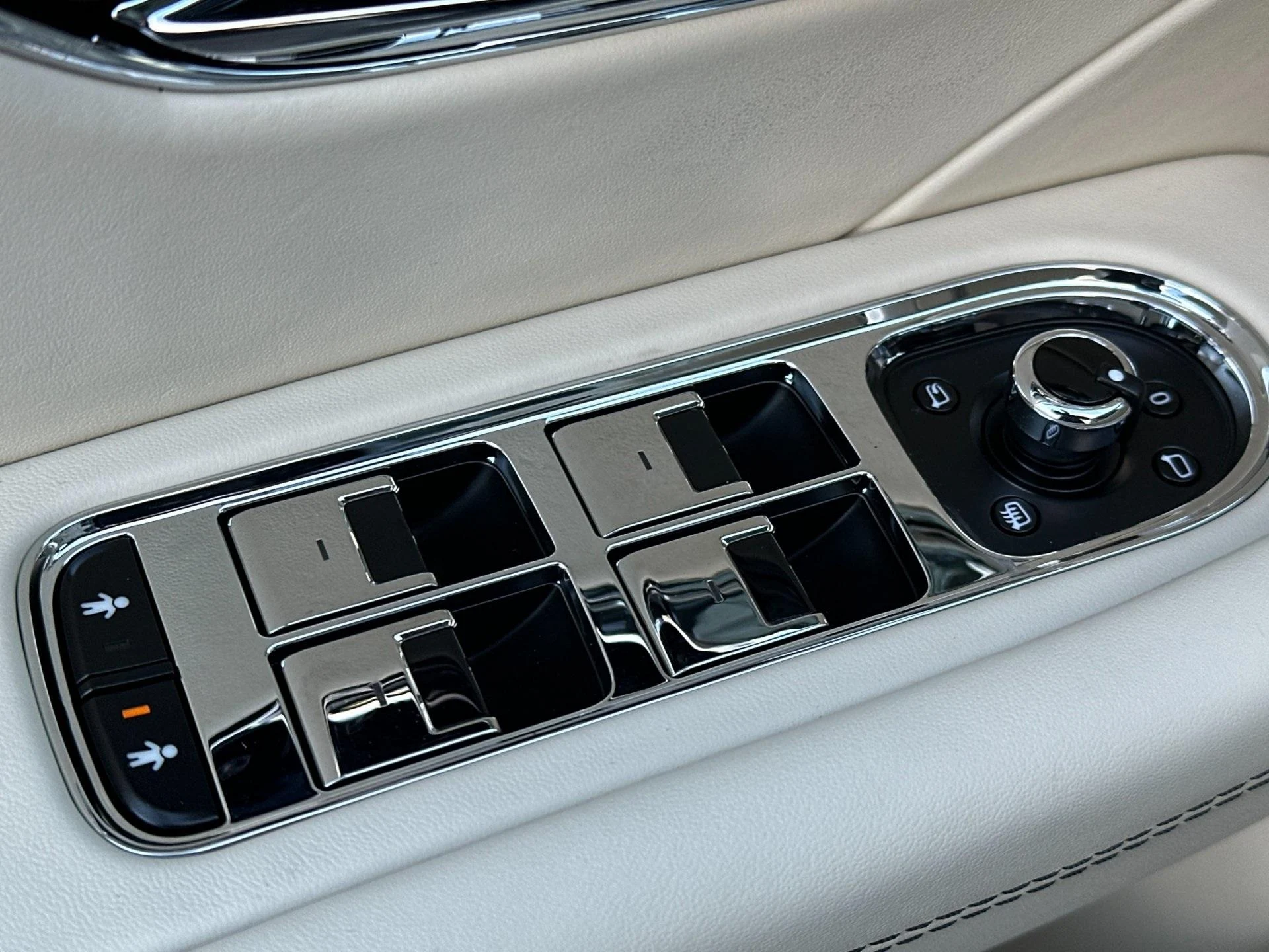 mph014_2880710758_New_2026_Bentley_Flying_Spur_1763565052_95b7e0c4a6