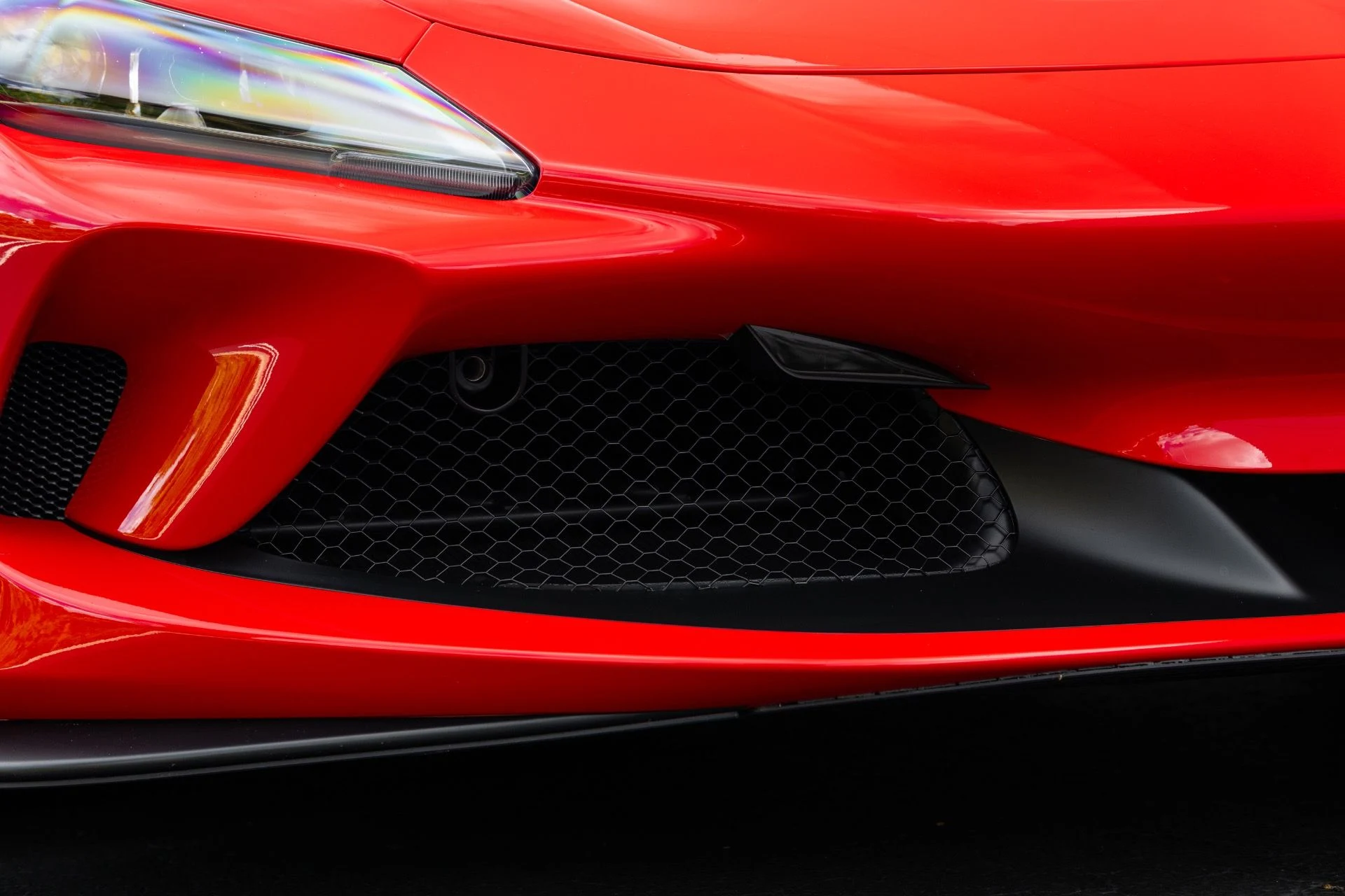 mph014_2881542096_Used_2022_Ferrari_F8_Tributo_1774670303_ba2f24bfef