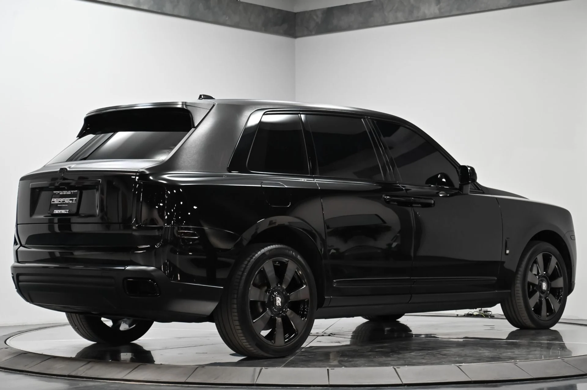 mph014_2883751701_Used_2019_Rolls_Royce_Cullinan_Base_1753916871_ab087be875