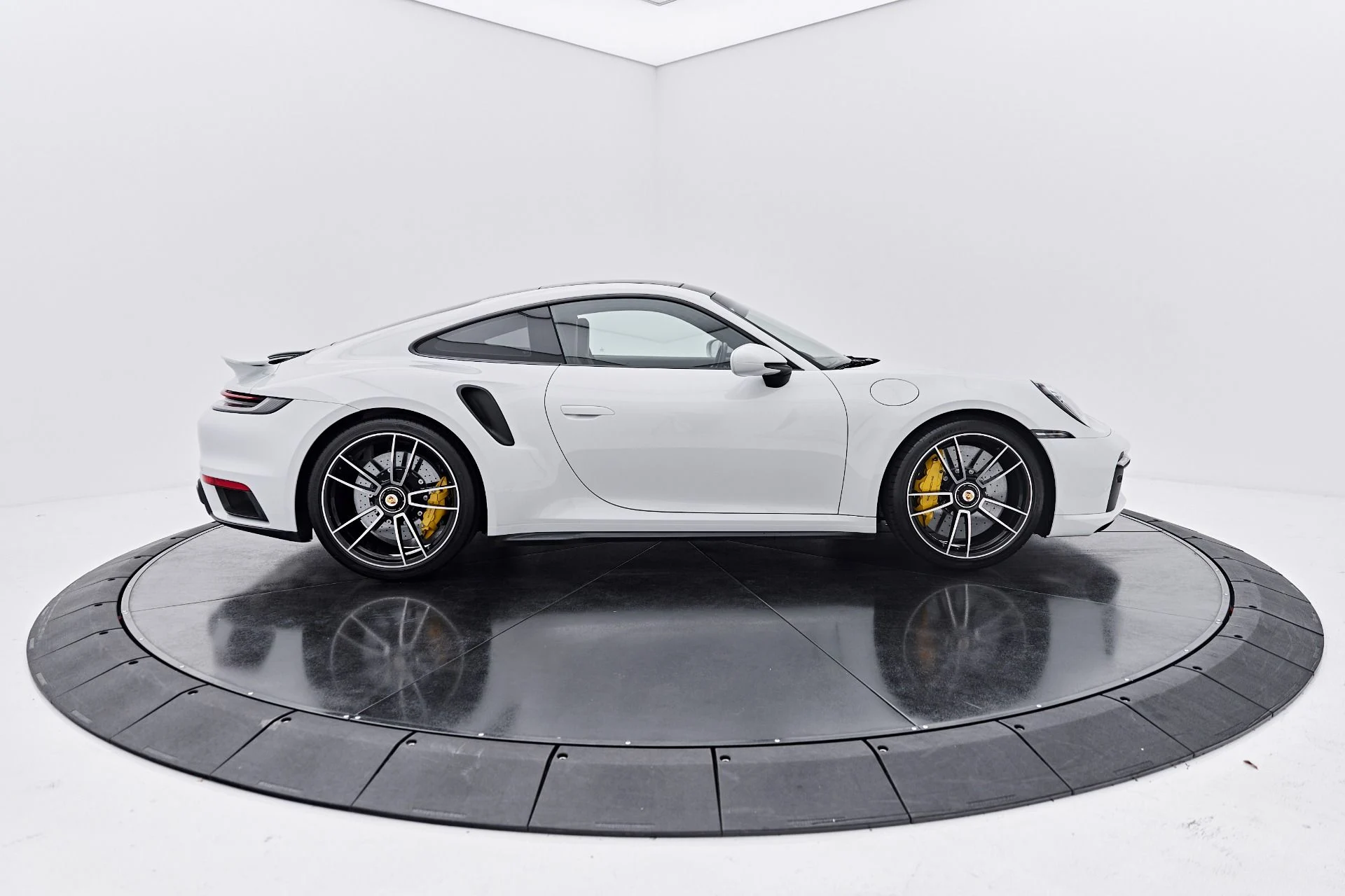 mph014_2892203700_Used_2022_Porsche_911_Turbo_S_1790299712_8c31ce50f4