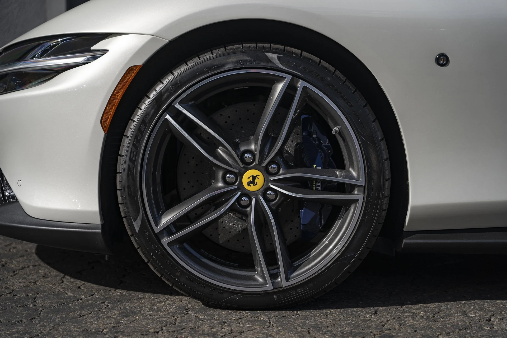 mph014_2899050543_2e4b3bdef8f04615bd86d19c8c107ae5_97810595f6