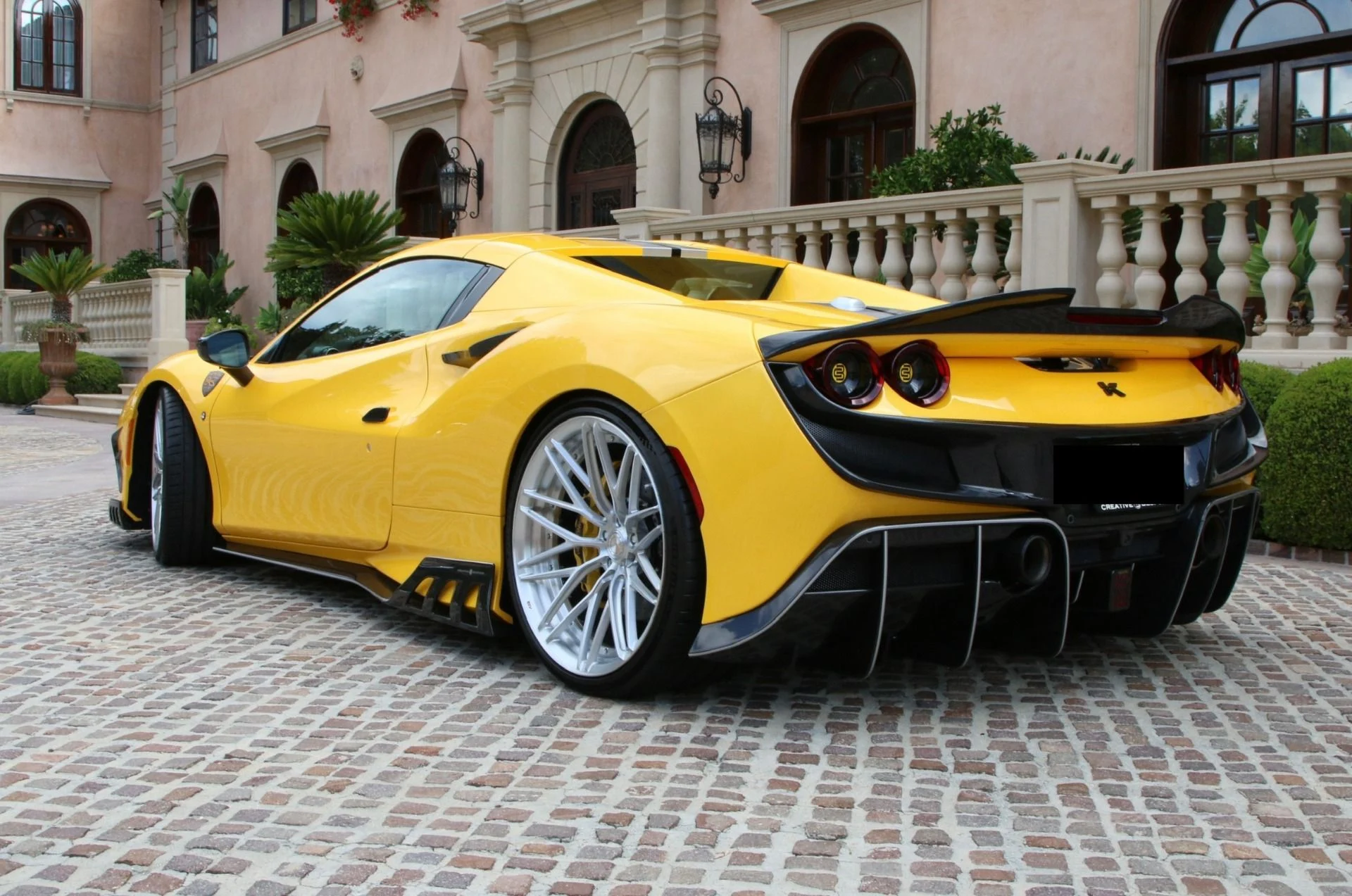 mph014_2900026138_Used_2021_Ferrari_F8_Spider_1759268236_4bae5960aa