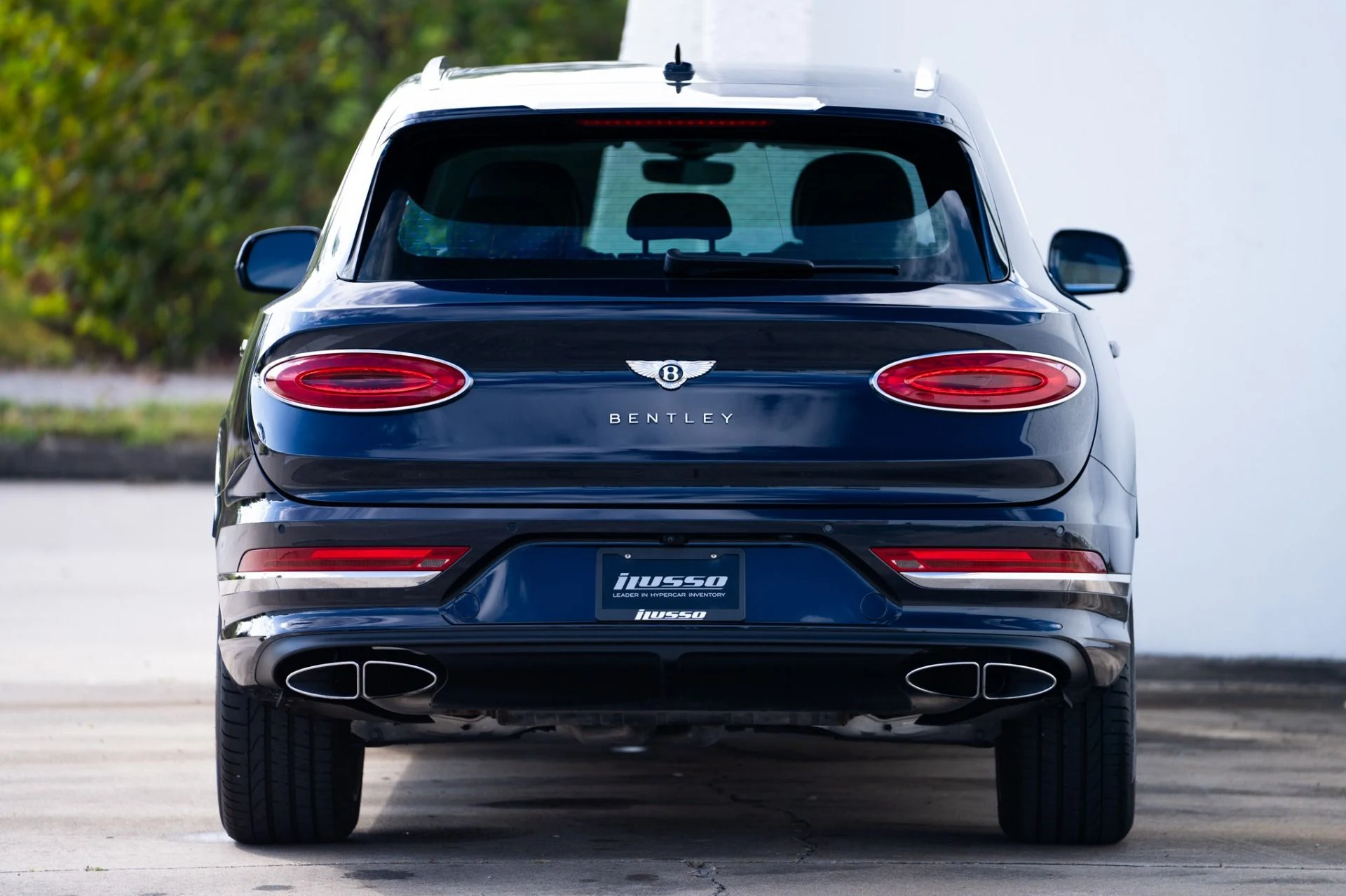 mph014_2901607421_Used_2024_Bentley_Bentayga_V8_1761672305_ef28699a5f